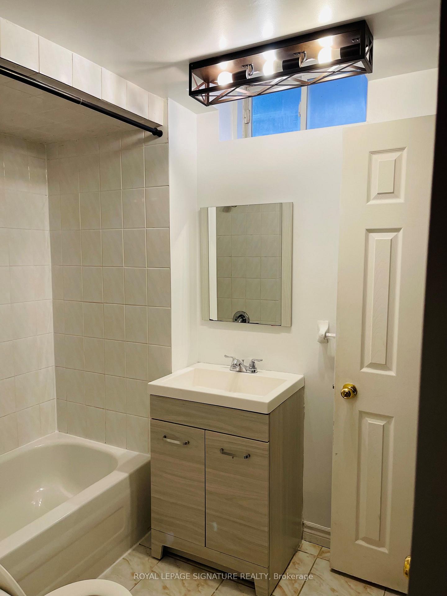 Photo 5 of 803 Sombrero Way, Mississauga, Meadowvale Village — HOMEH