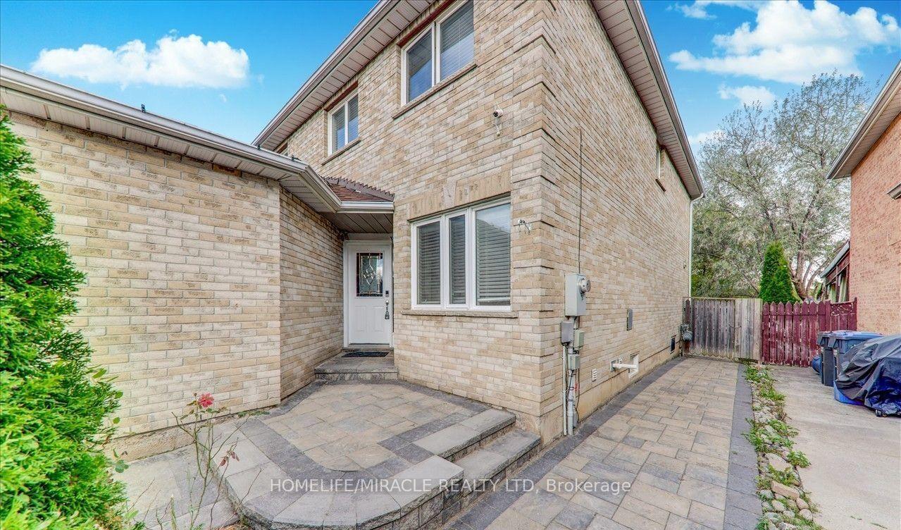Photo 3 of 78 Castlehill Road, Brampton, Northwood Park — HOMEH
