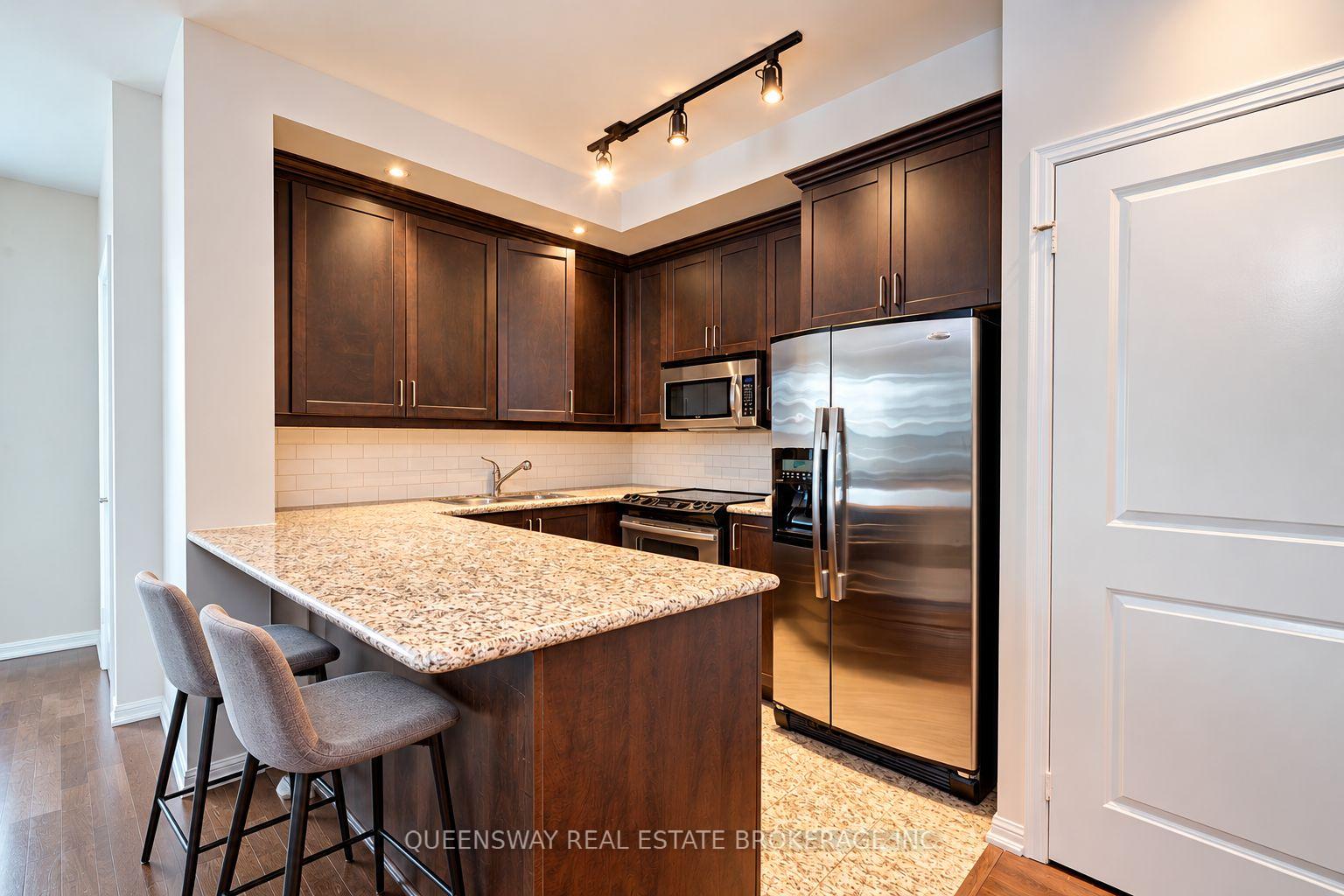 Photo 4 of Unit 401, 628 Fleet Street, Toronto, Niagara — HOMEH