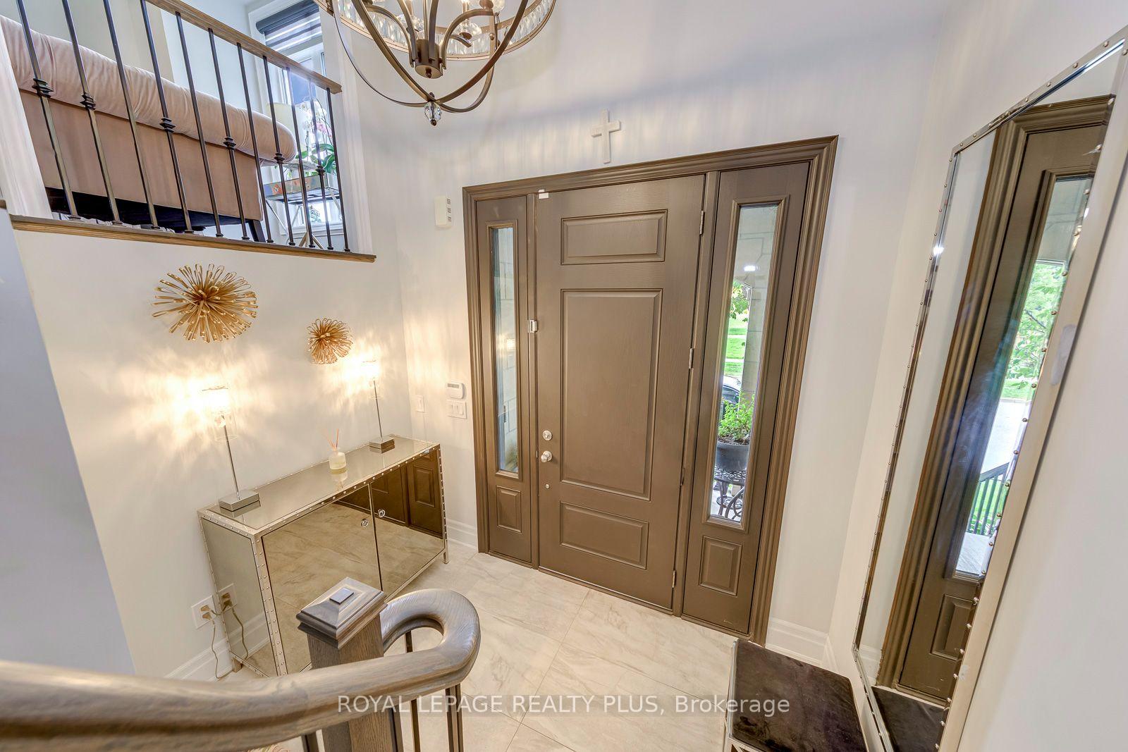 Photo 2 of 221 Hanover Street, Oakville, West — HOMEH