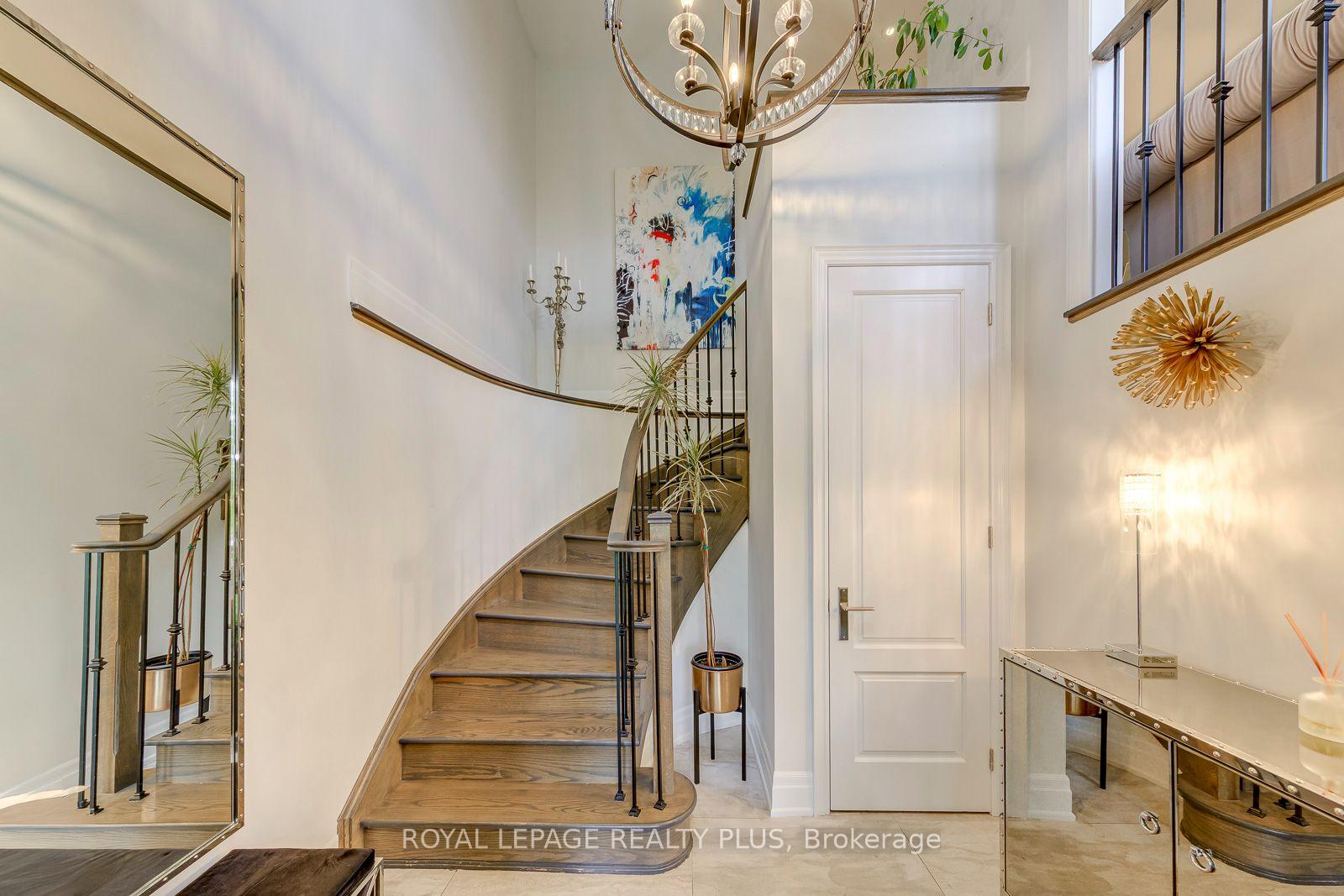 Photo 3 of 221 Hanover Street, Oakville, West — HOMEH
