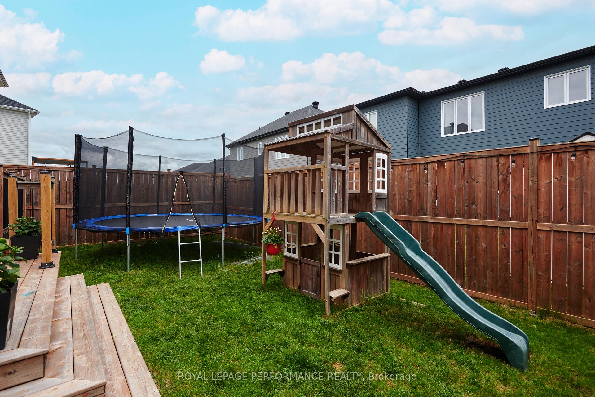 Photo 33 of 56 Pelham Crescent, Ottawa, Goulbourn Twp From Franktown Rd/South To Rideau — HOMEH