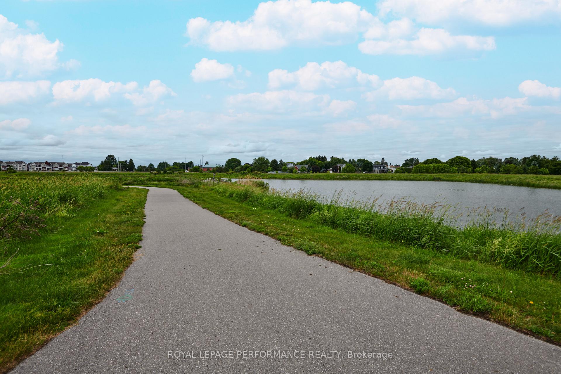 Photo 34 of 56 Pelham Crescent, Ottawa, Goulbourn Twp From Franktown Rd/South To Rideau — HOMEH