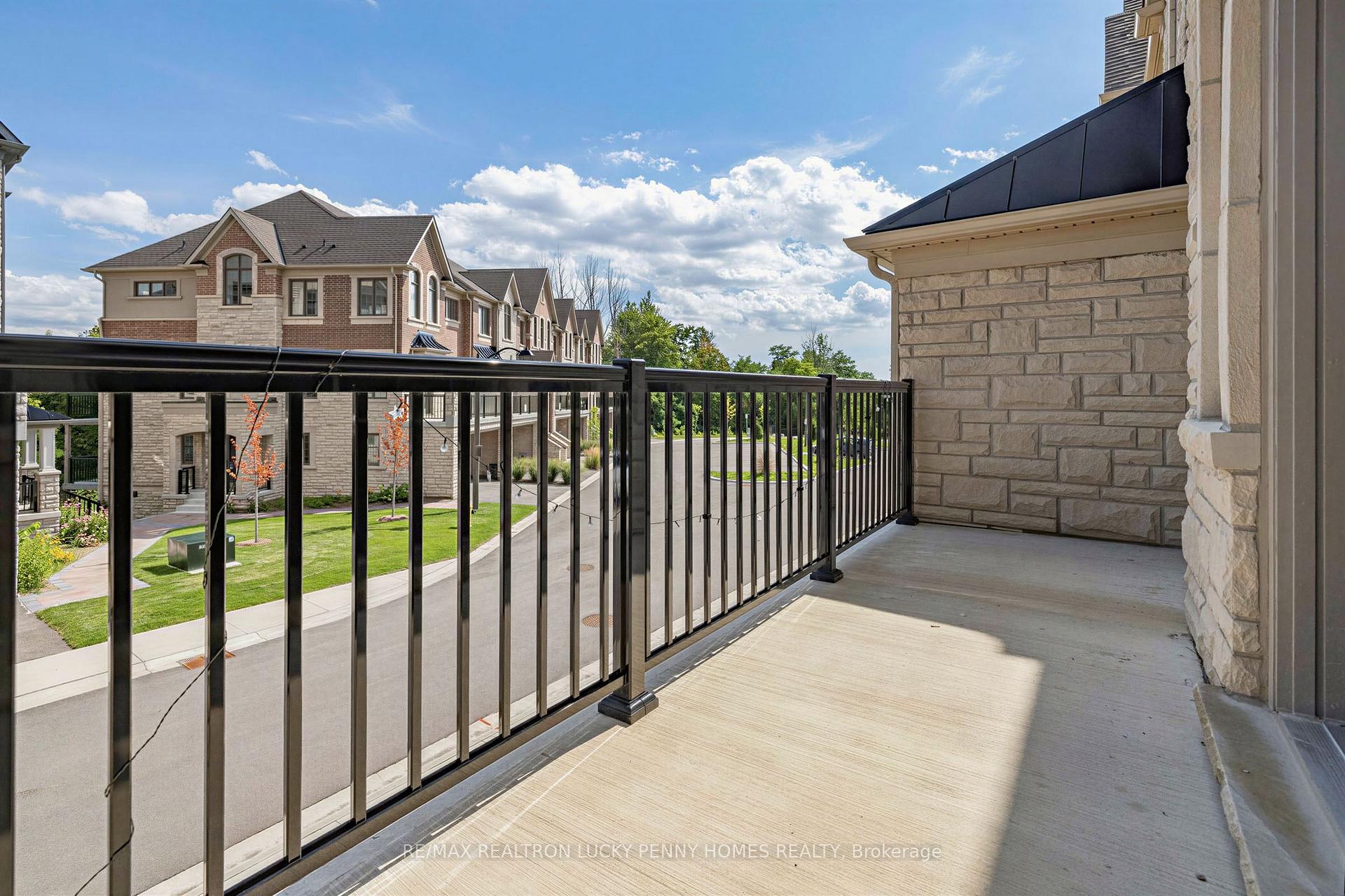 Photo 3 of 82 West Village Lane, Markham, Angus Glen — HOMEH