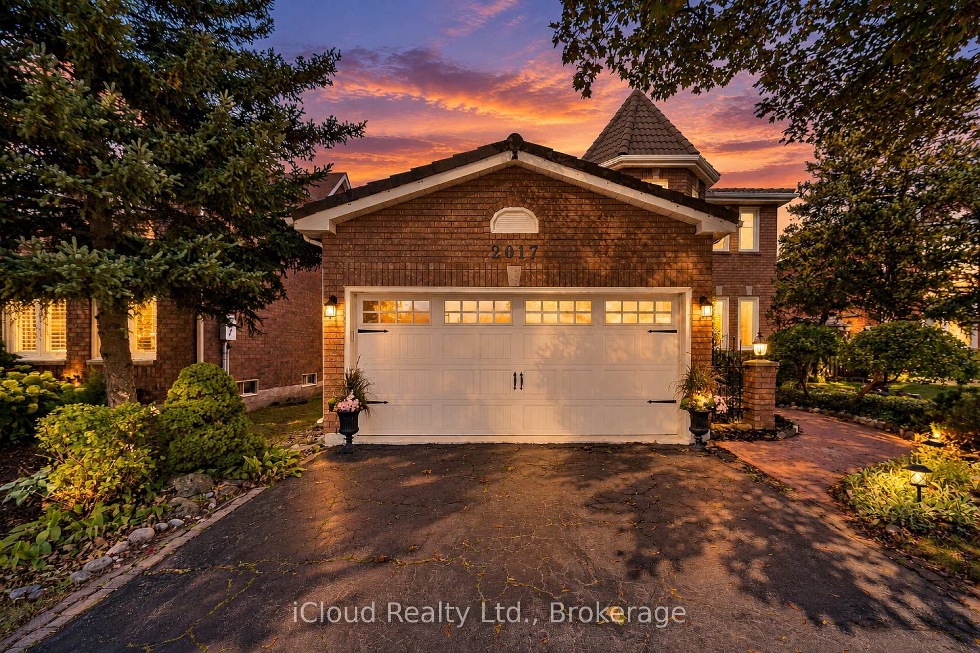 Photo 3 of 2017 Grenville Drive, Oakville, Wedgewood Creek — HOMEH