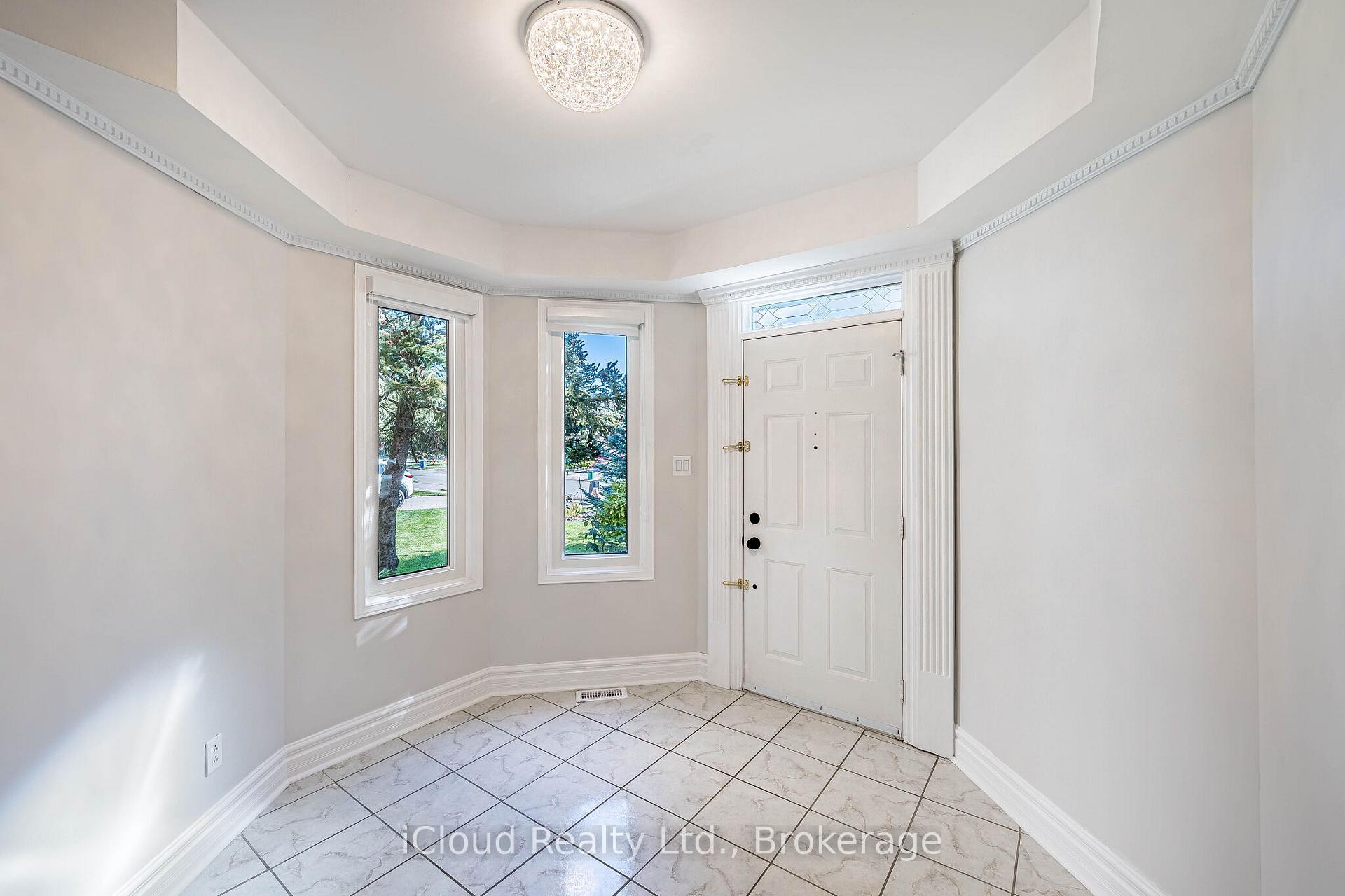 Photo 5 of 2017 Grenville Drive, Oakville, Wedgewood Creek — HOMEH