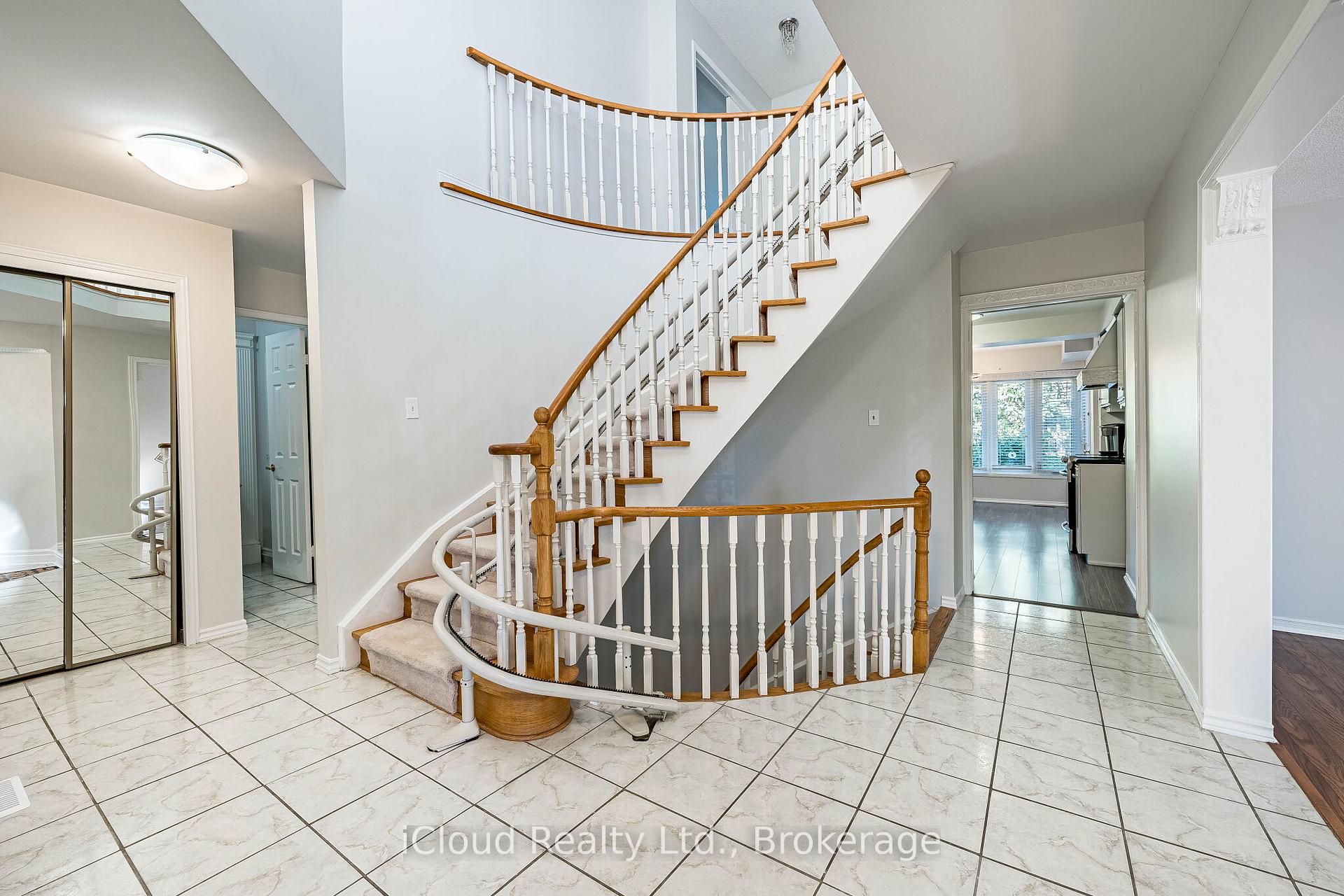 Photo 6 of 2017 Grenville Drive, Oakville, Wedgewood Creek — HOMEH