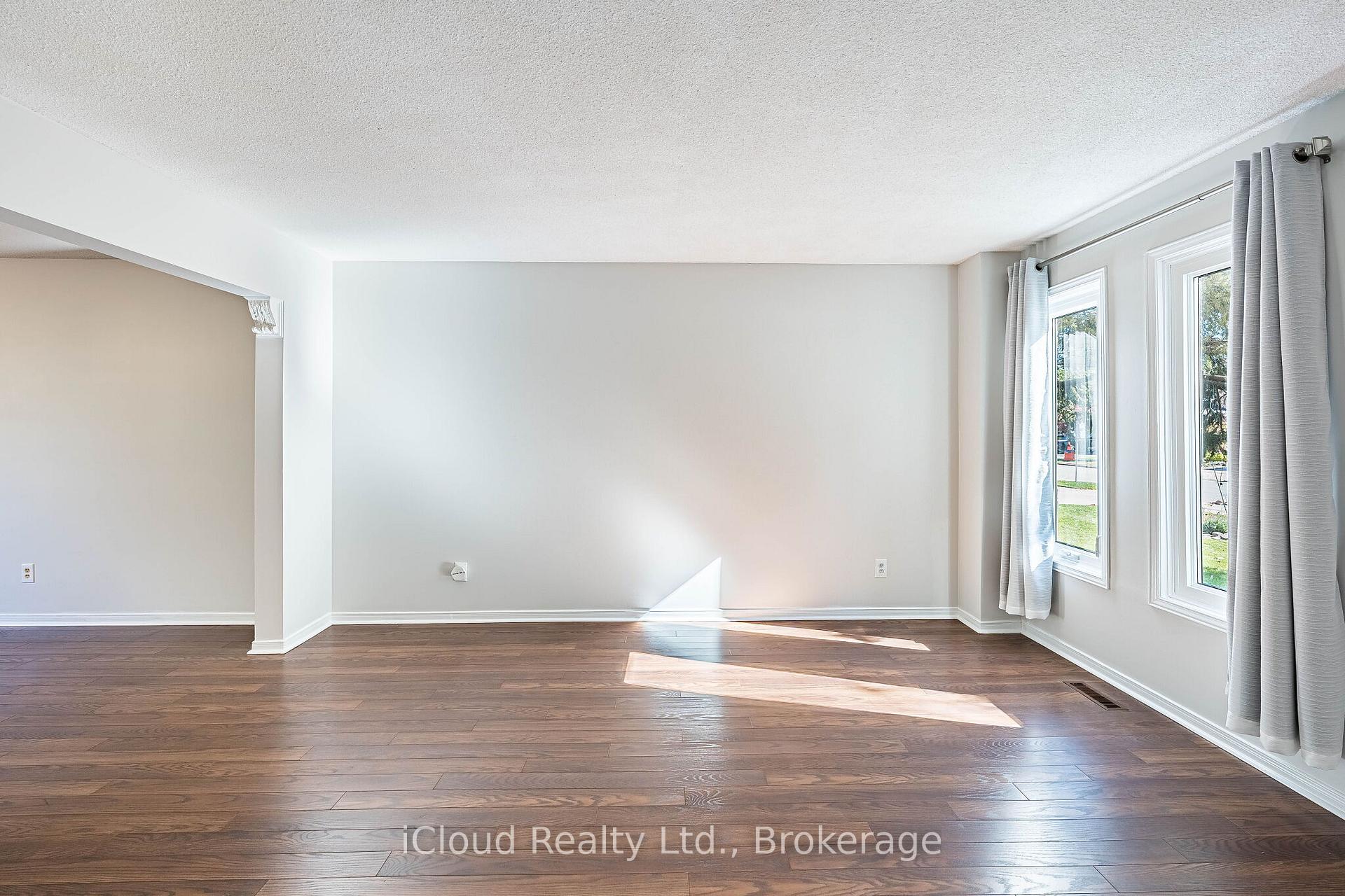 Photo 7 of 2017 Grenville Drive, Oakville, Wedgewood Creek — HOMEH