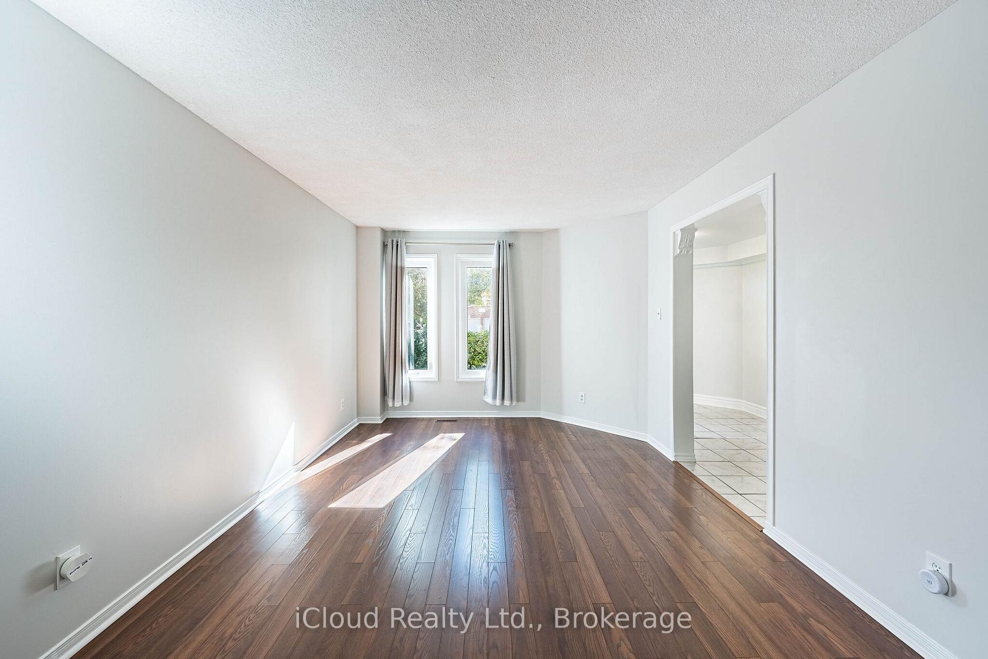 Photo 8 of 2017 Grenville Drive, Oakville, Wedgewood Creek — HOMEH