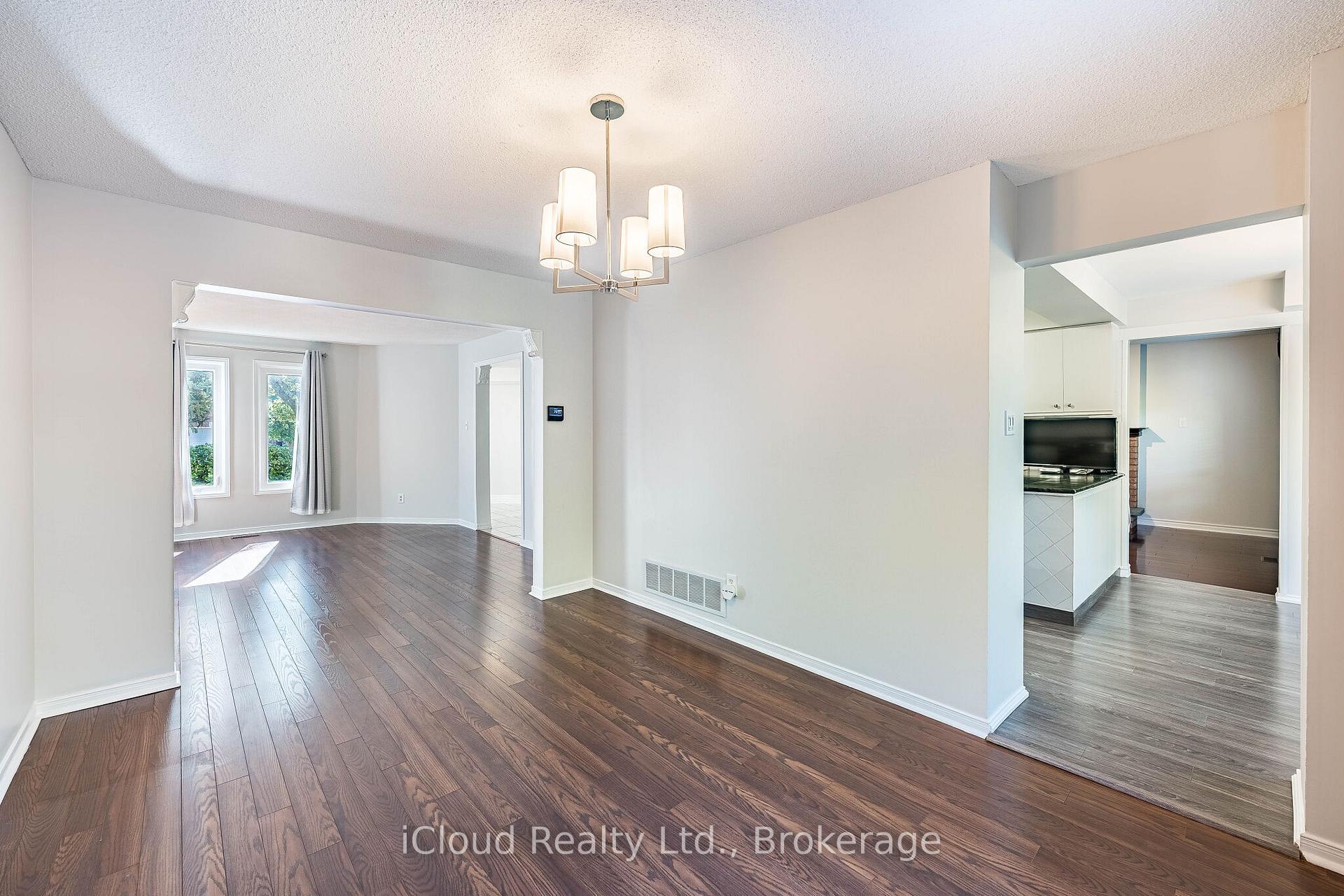 Photo 10 of 2017 Grenville Drive, Oakville, Wedgewood Creek — HOMEH