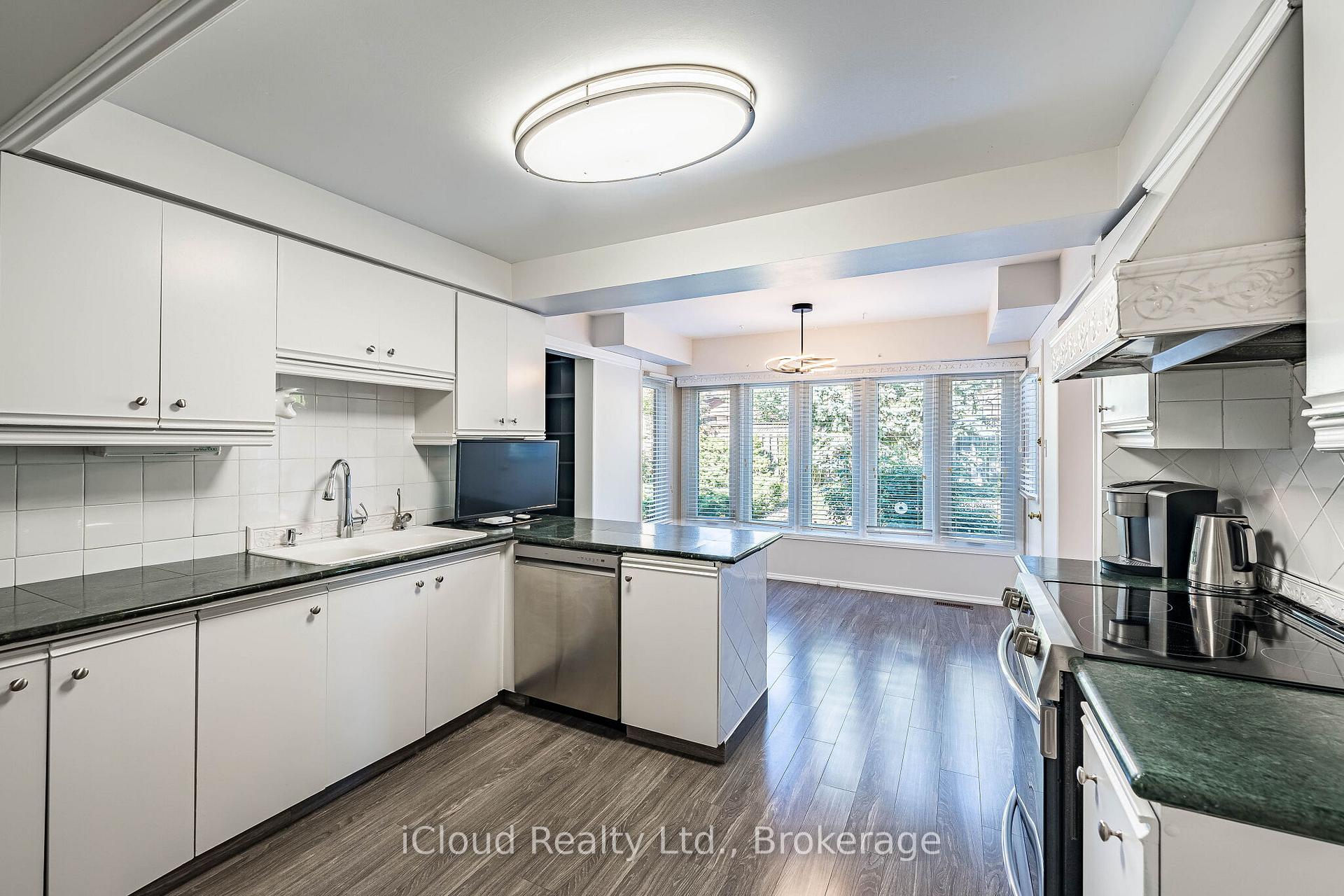 Photo 11 of 2017 Grenville Drive, Oakville, Wedgewood Creek — HOMEH