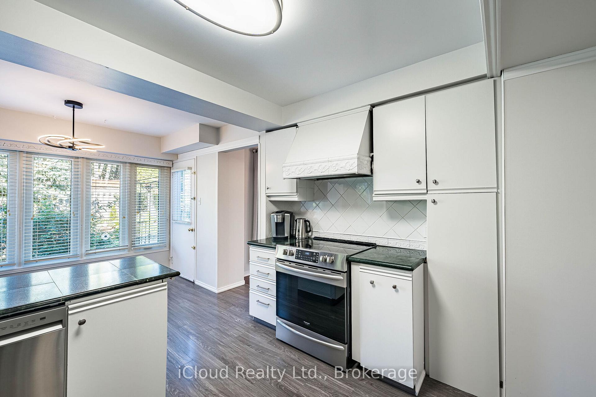 Photo 12 of 2017 Grenville Drive, Oakville, Wedgewood Creek — HOMEH