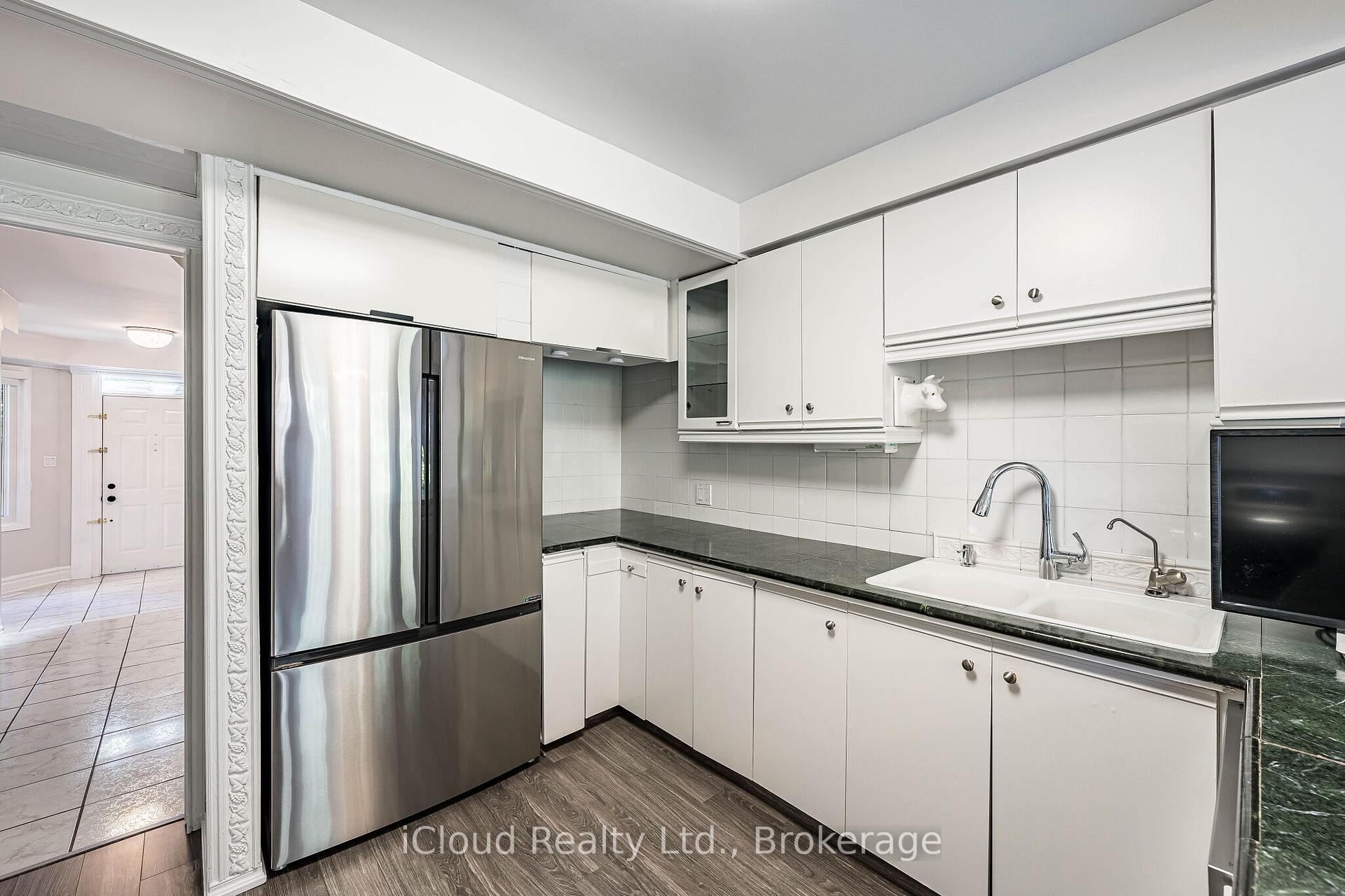 Photo 13 of 2017 Grenville Drive, Oakville, Wedgewood Creek — HOMEH
