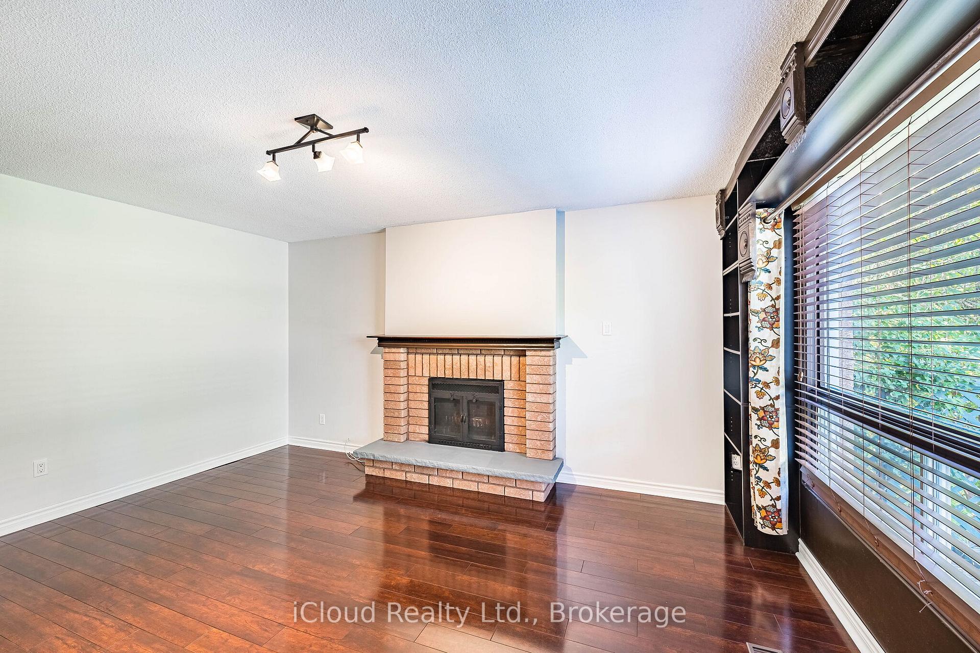 Photo 15 of 2017 Grenville Drive, Oakville, Wedgewood Creek — HOMEH