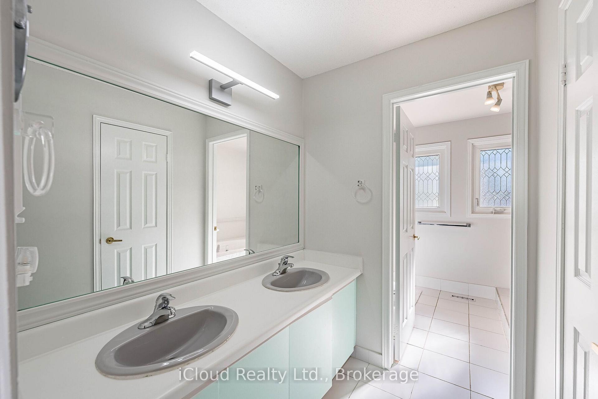 Photo 28 of 2017 Grenville Drive, Oakville, Wedgewood Creek — HOMEH