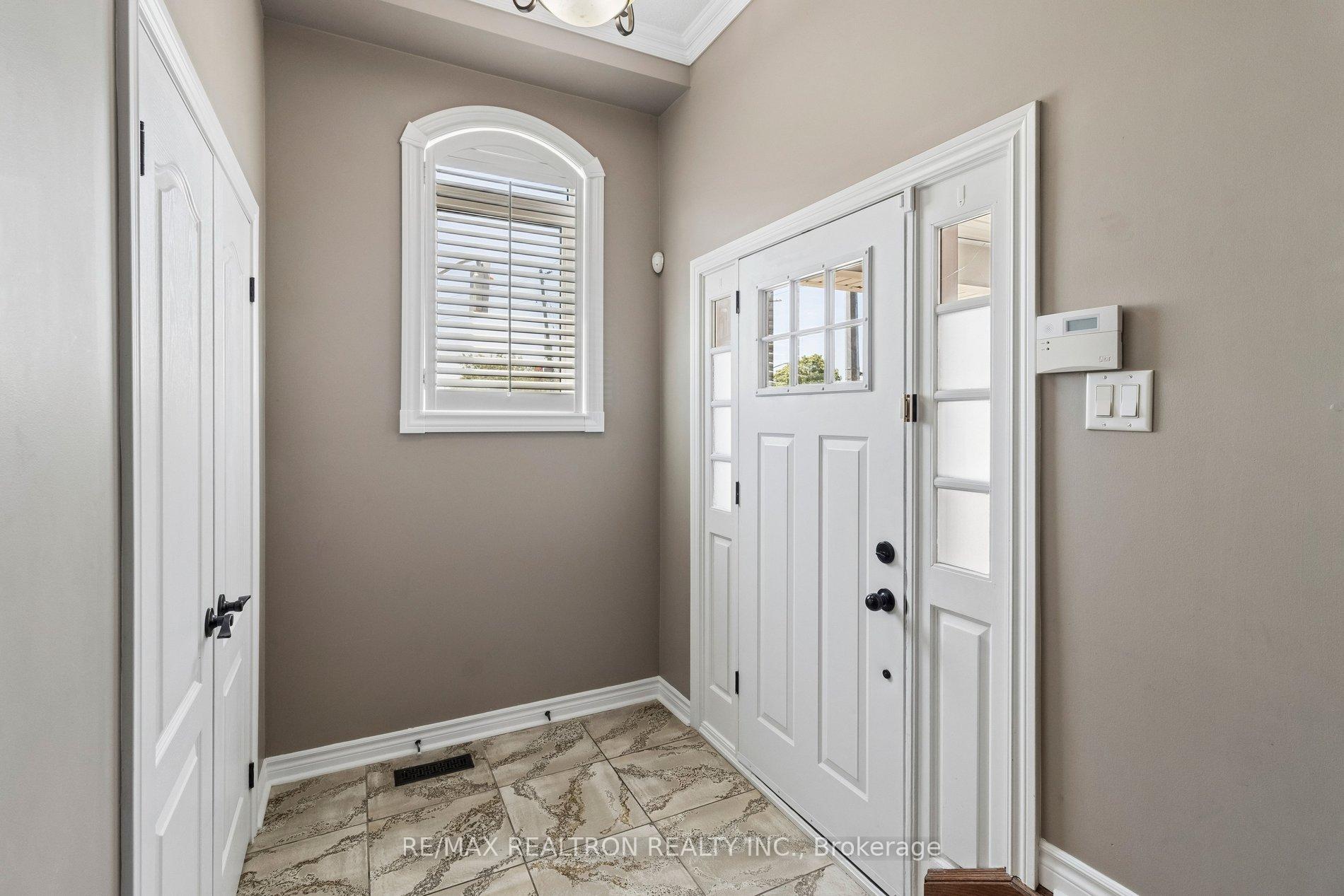 Photo 6 of 37 Bullock Drive, Markham, Markham Village — HOMEH