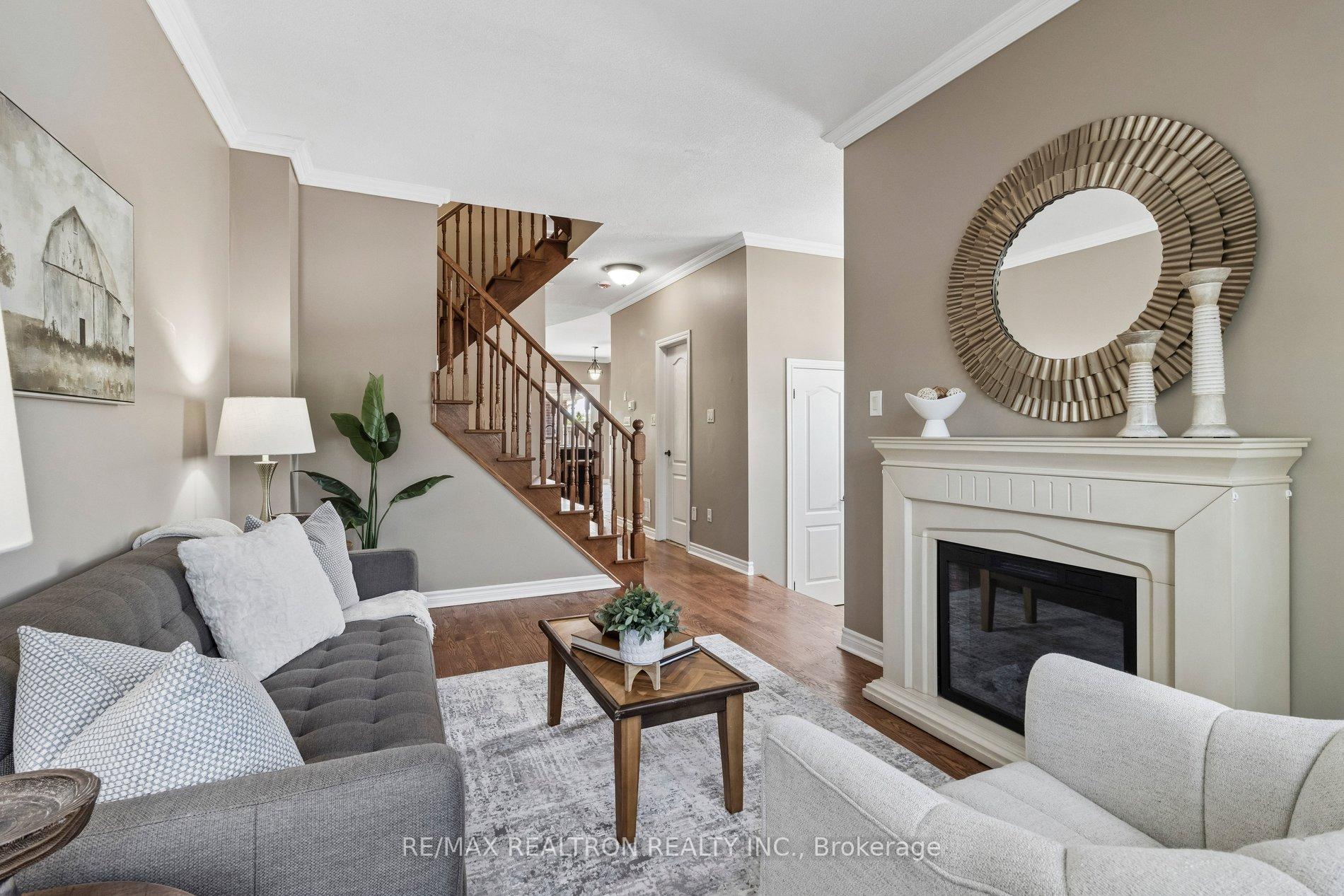 Photo 10 of 37 Bullock Drive, Markham, Markham Village — HOMEH