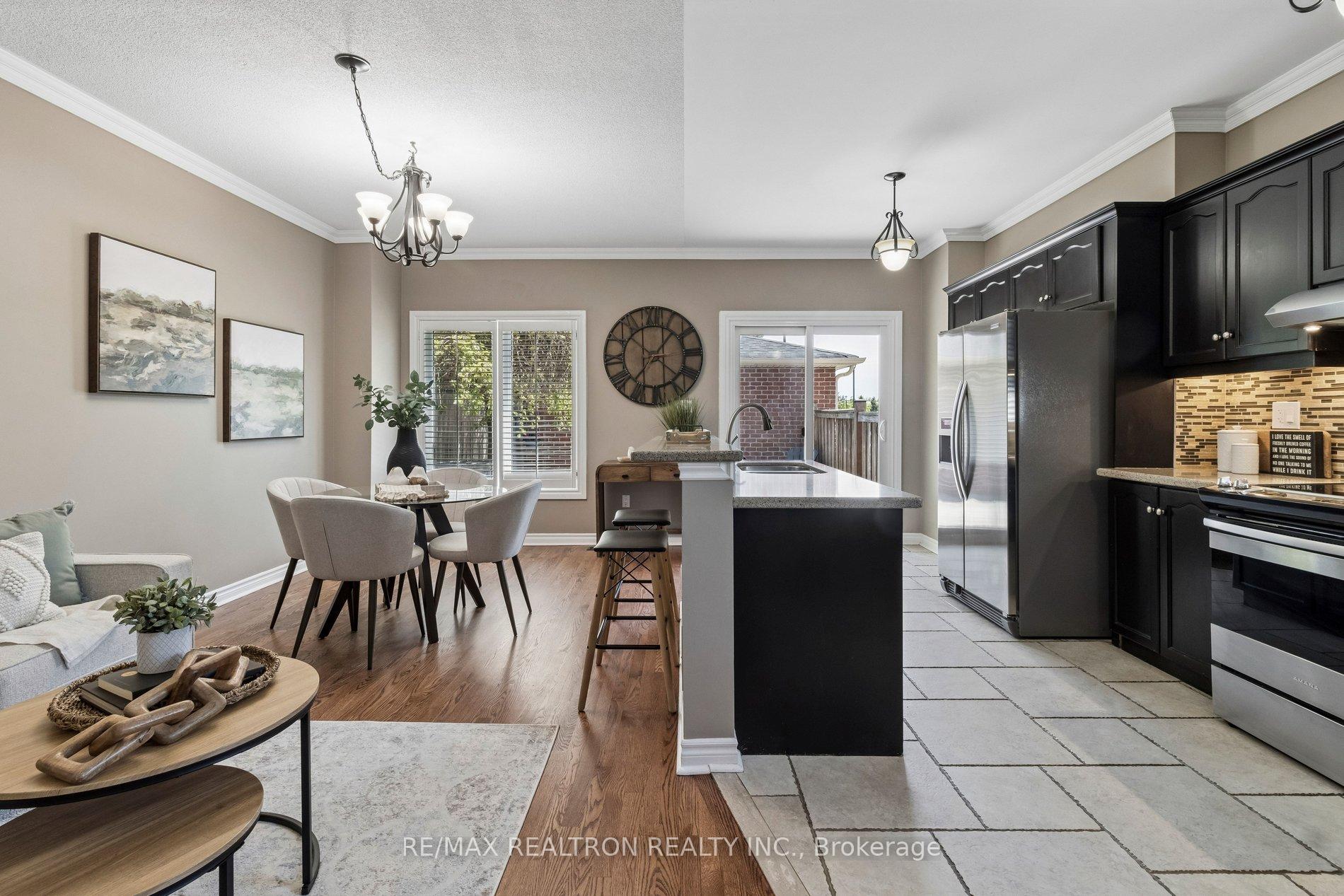 Photo 13 of 37 Bullock Drive, Markham, Markham Village — HOMEH