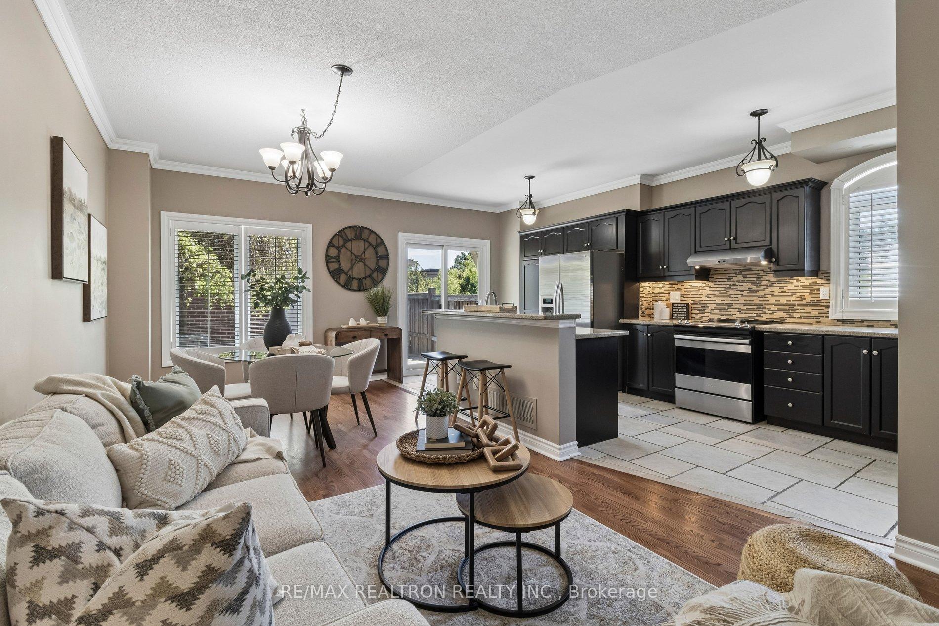 Photo 16 of 37 Bullock Drive, Markham, Markham Village — HOMEH