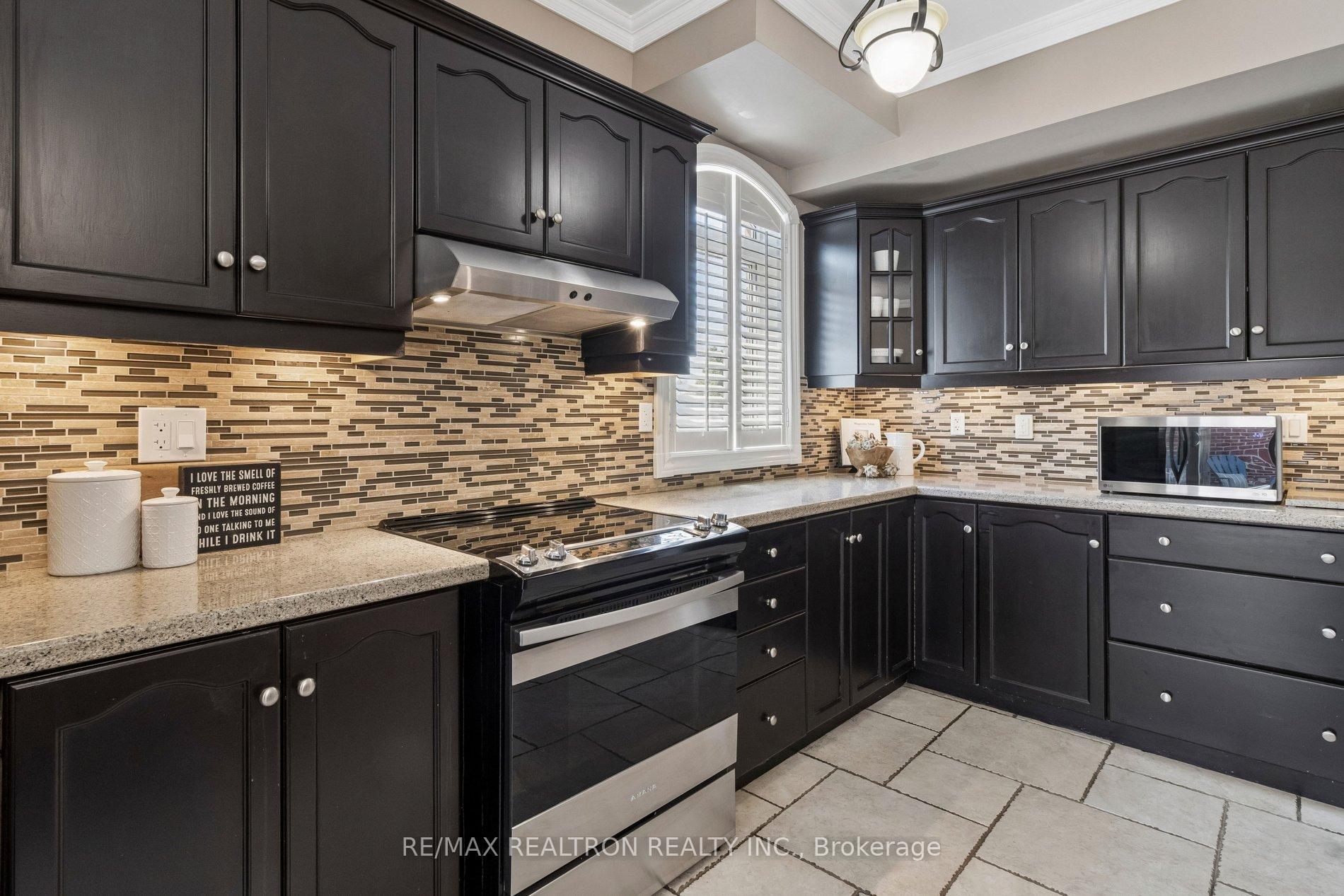 Photo 18 of 37 Bullock Drive, Markham, Markham Village — HOMEH