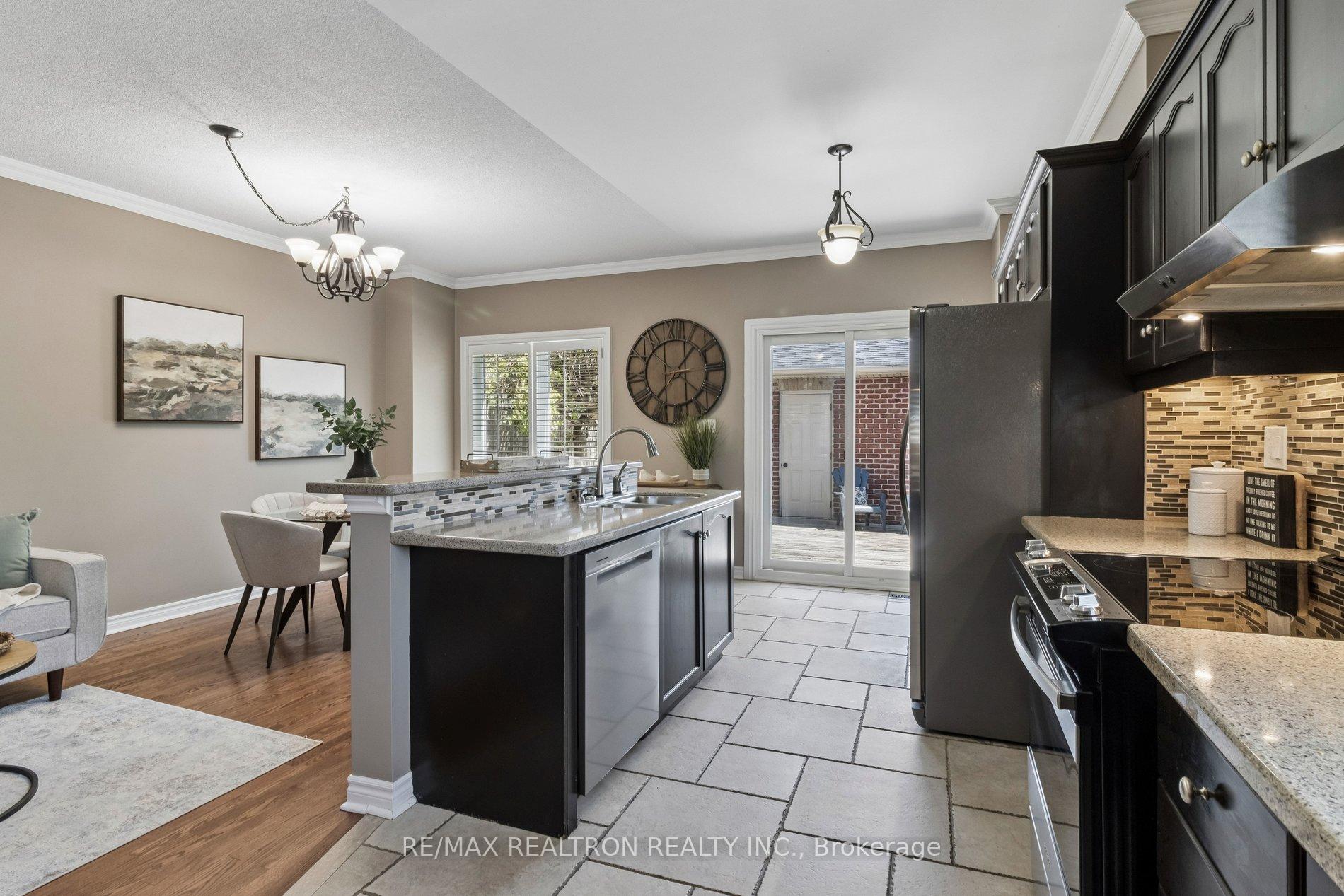 Photo 19 of 37 Bullock Drive, Markham, Markham Village — HOMEH