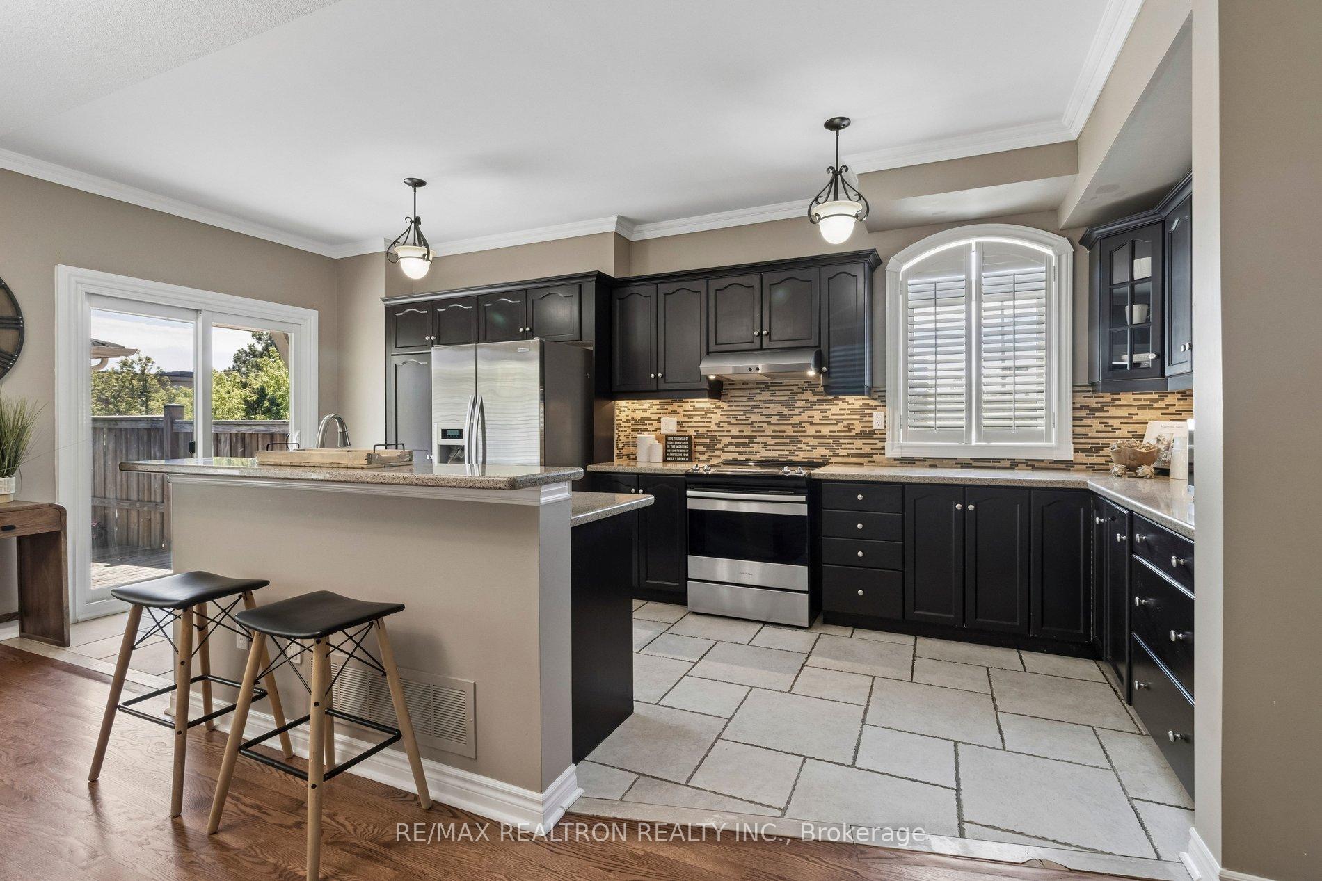 Photo 20 of 37 Bullock Drive, Markham, Markham Village — HOMEH