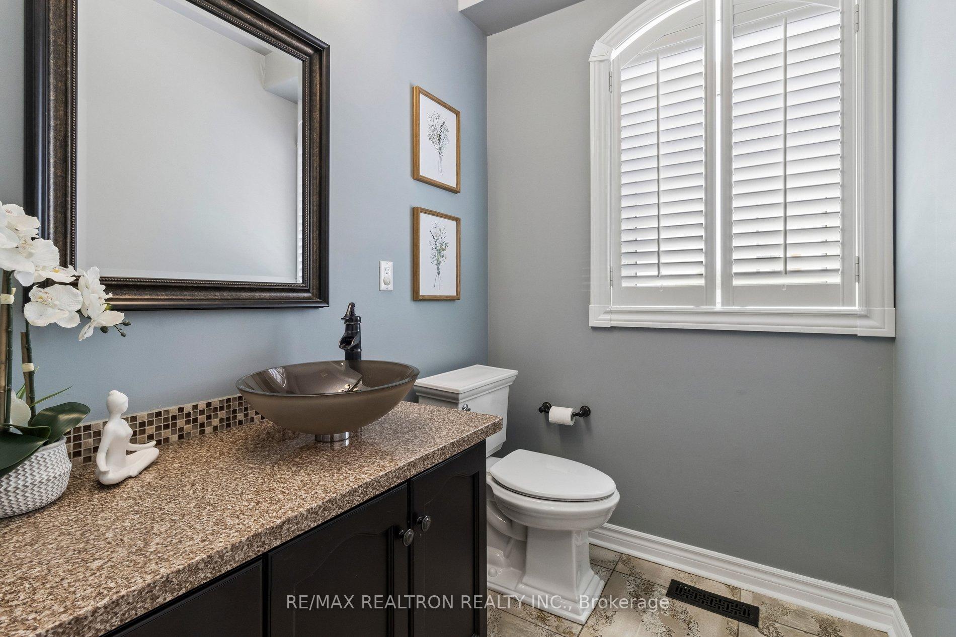 Photo 22 of 37 Bullock Drive, Markham, Markham Village — HOMEH