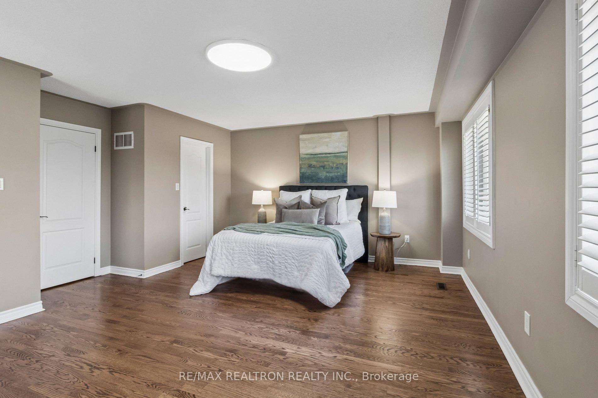 Photo 24 of 37 Bullock Drive, Markham, Markham Village — HOMEH