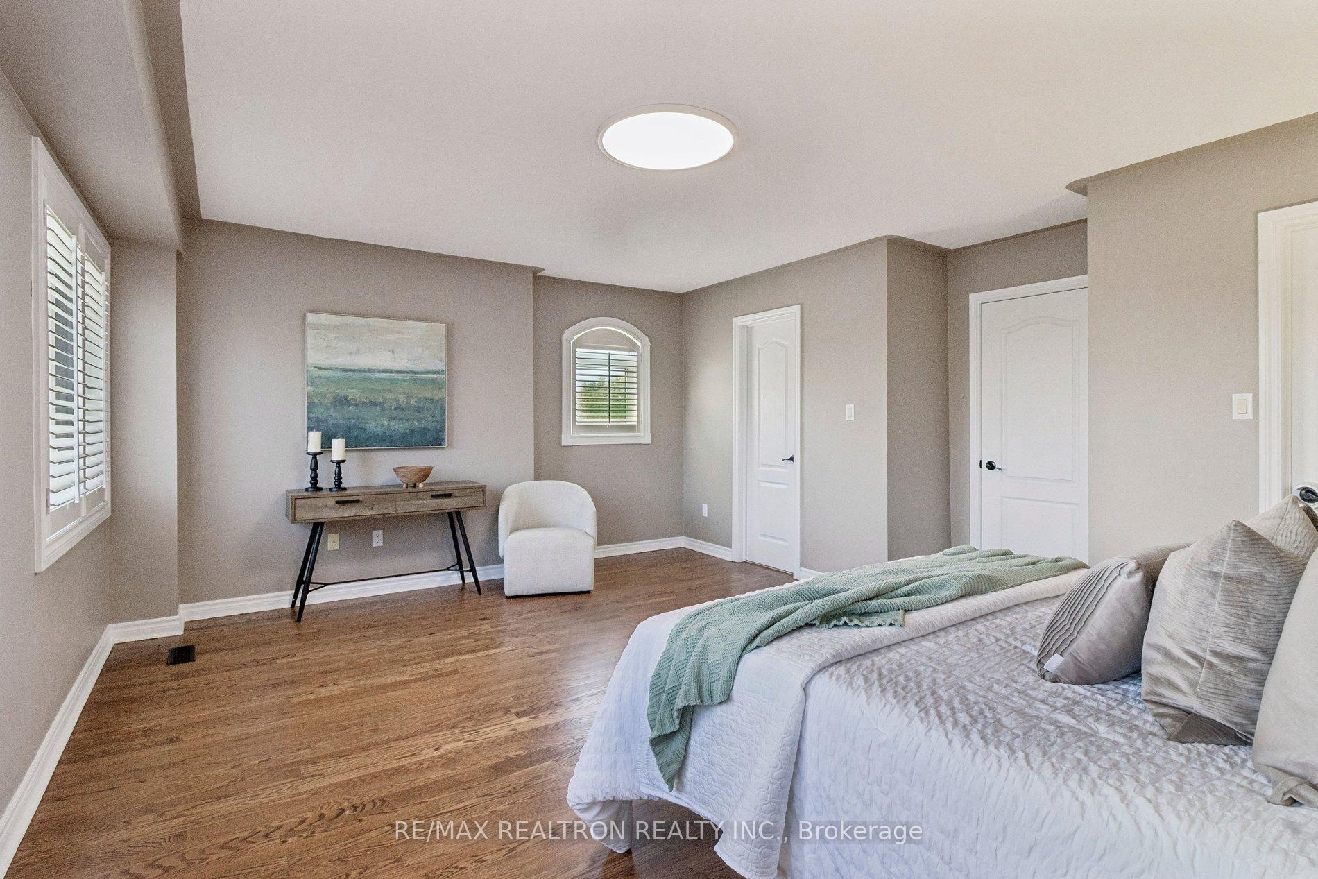Photo 25 of 37 Bullock Drive, Markham, Markham Village — HOMEH