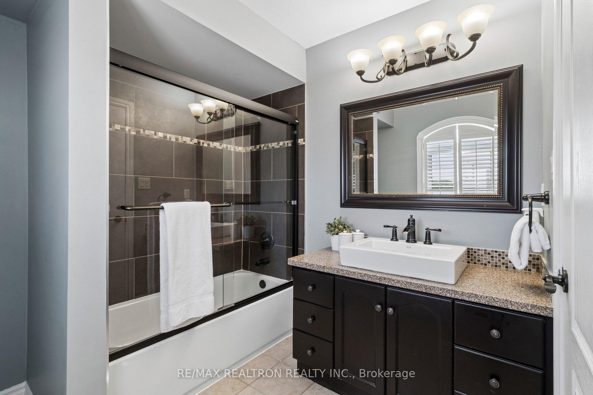 Photo 26 of 37 Bullock Drive, Markham, Markham Village — HOMEH