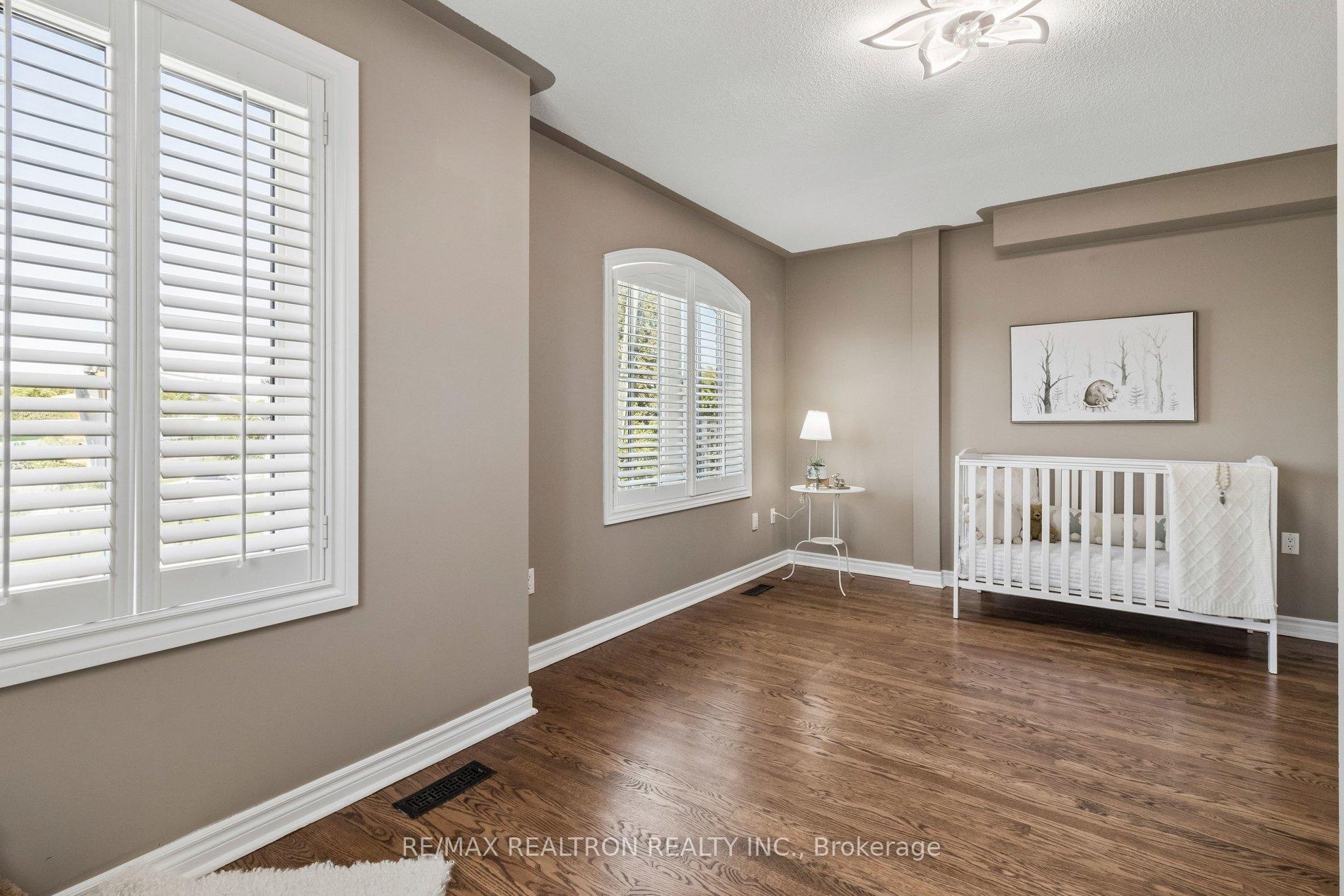 Photo 29 of 37 Bullock Drive, Markham, Markham Village — HOMEH