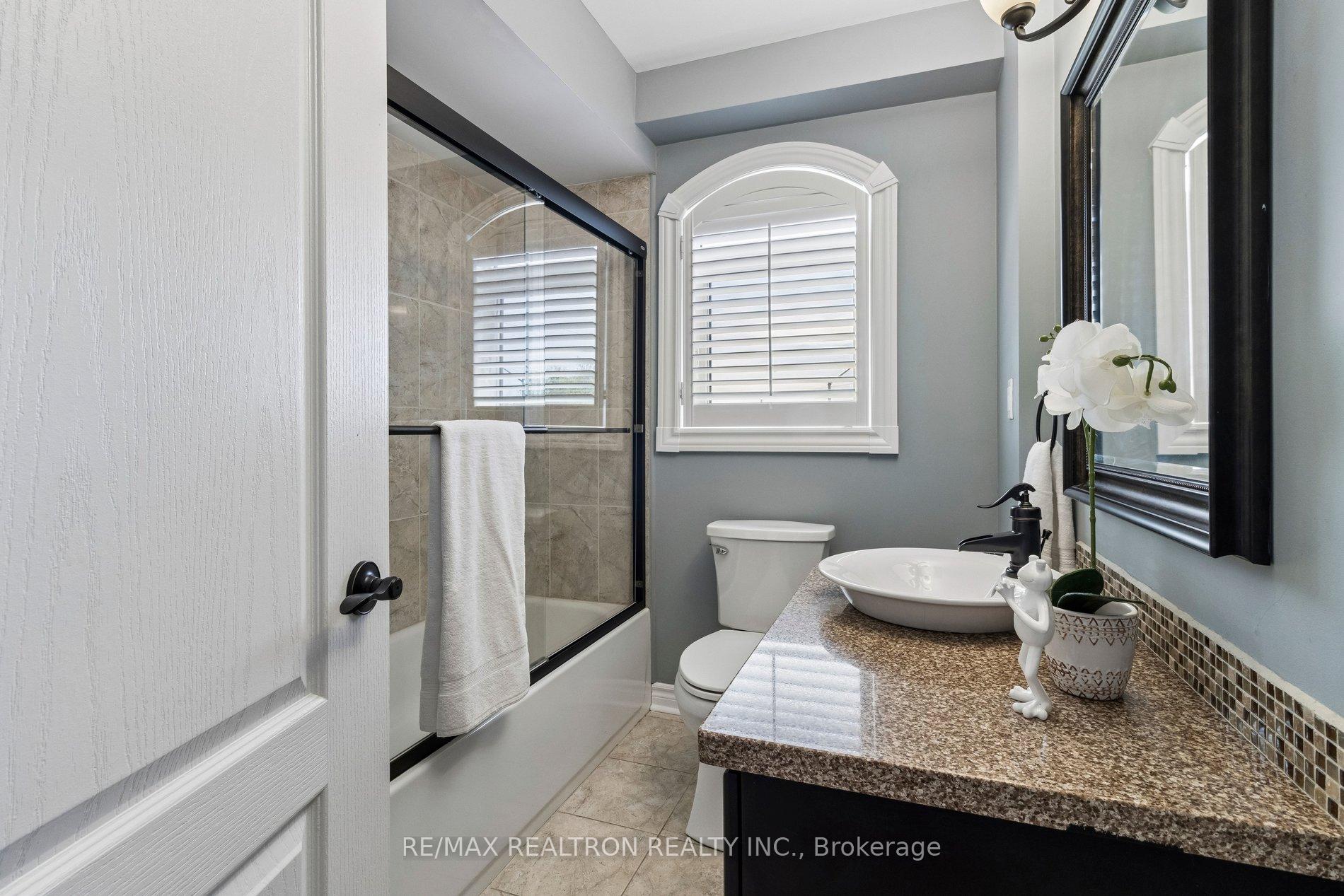 Photo 32 of 37 Bullock Drive, Markham, Markham Village — HOMEH