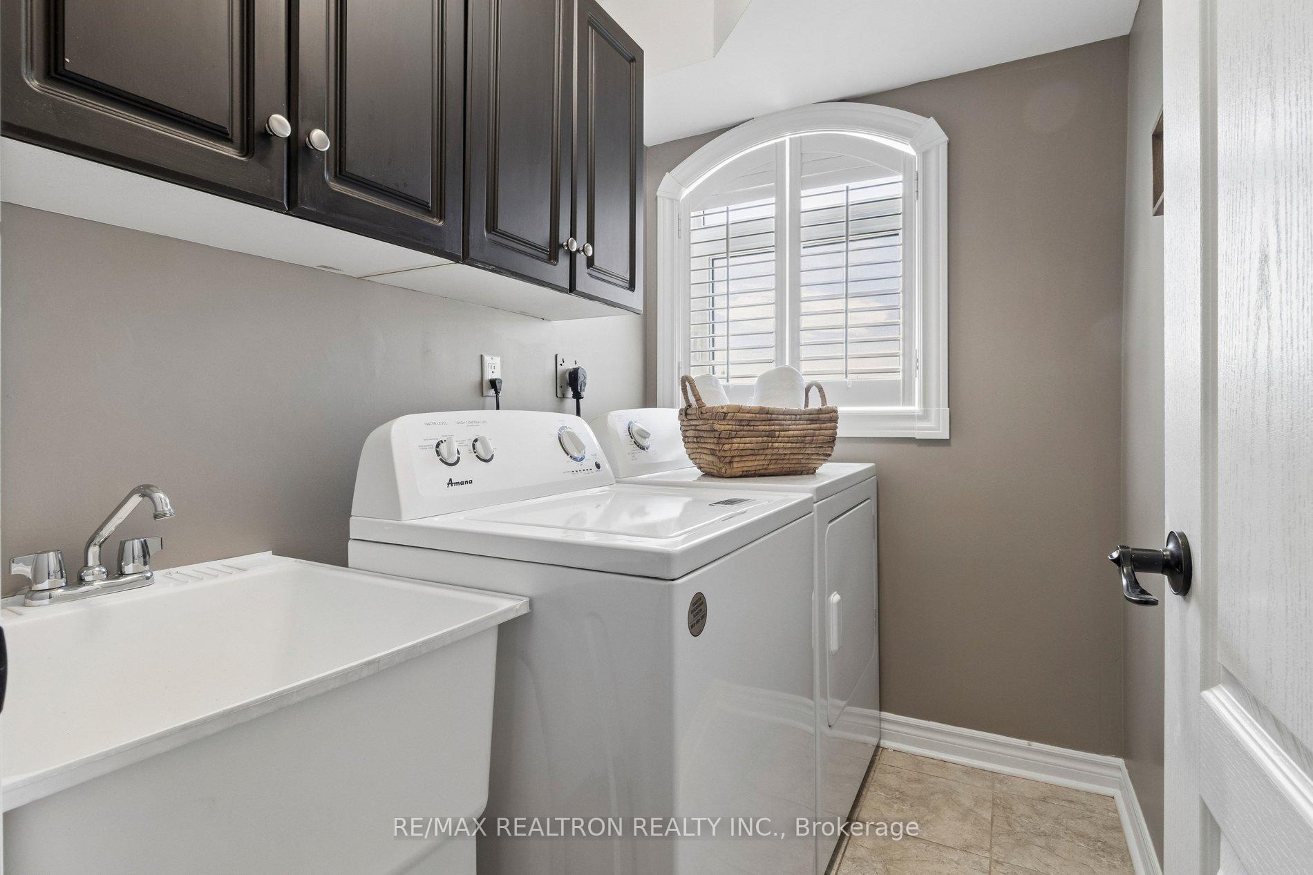 Photo 33 of 37 Bullock Drive, Markham, Markham Village — HOMEH