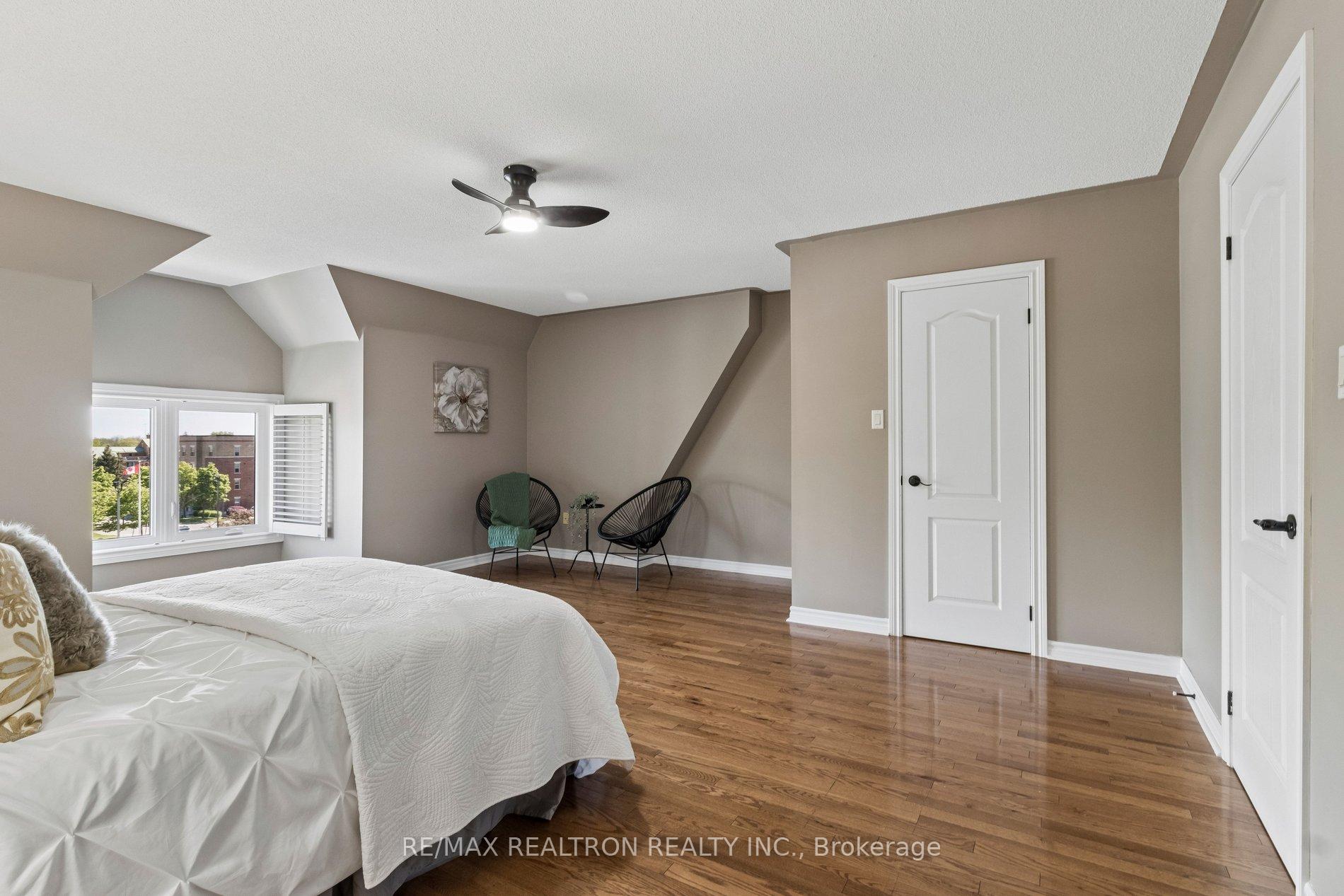 Photo 35 of 37 Bullock Drive, Markham, Markham Village — HOMEH