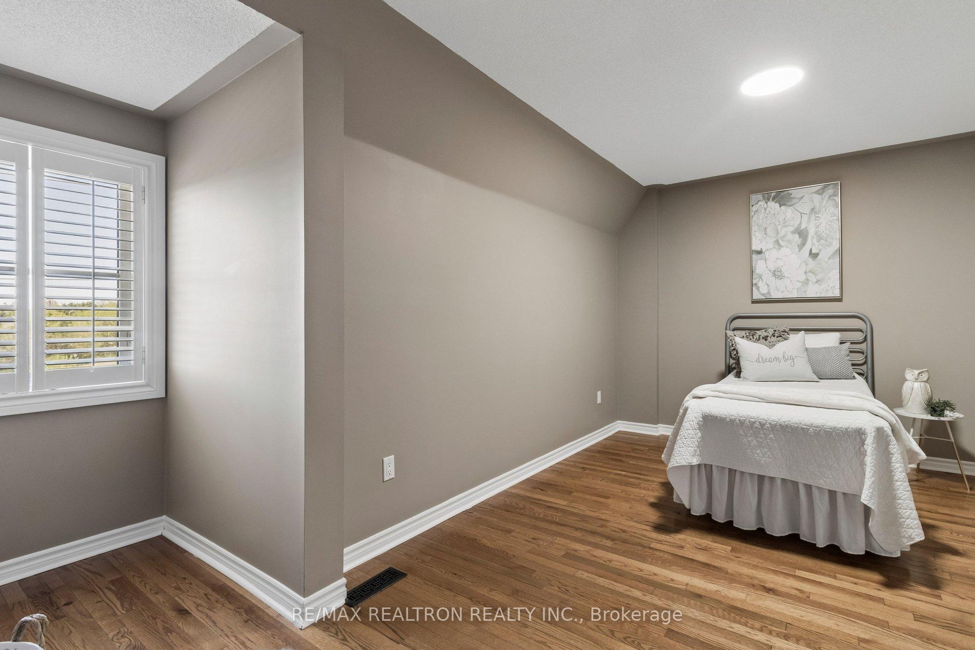 Photo 38 of 37 Bullock Drive, Markham, Markham Village — HOMEH