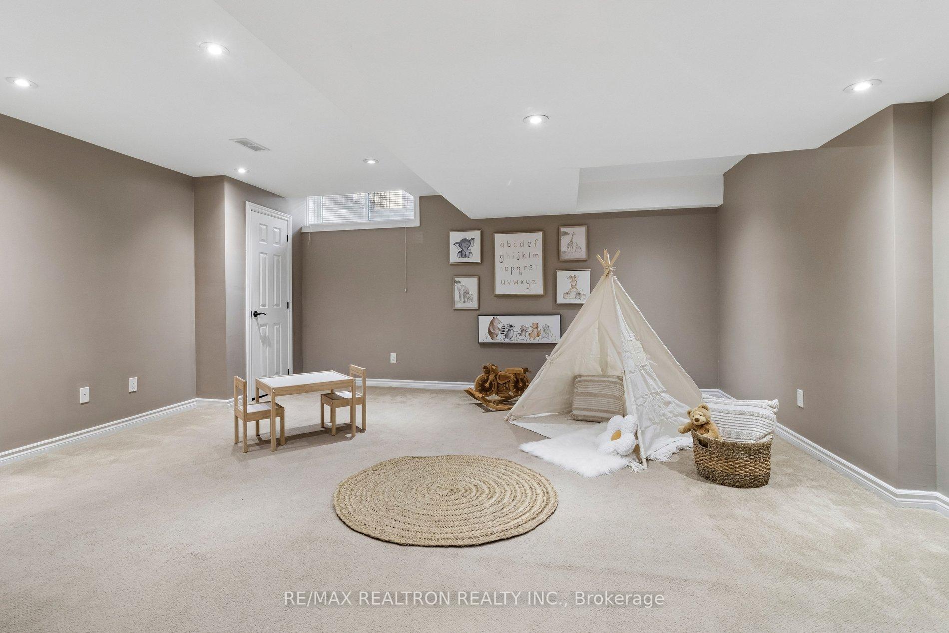 Photo 40 of 37 Bullock Drive, Markham, Markham Village — HOMEH
