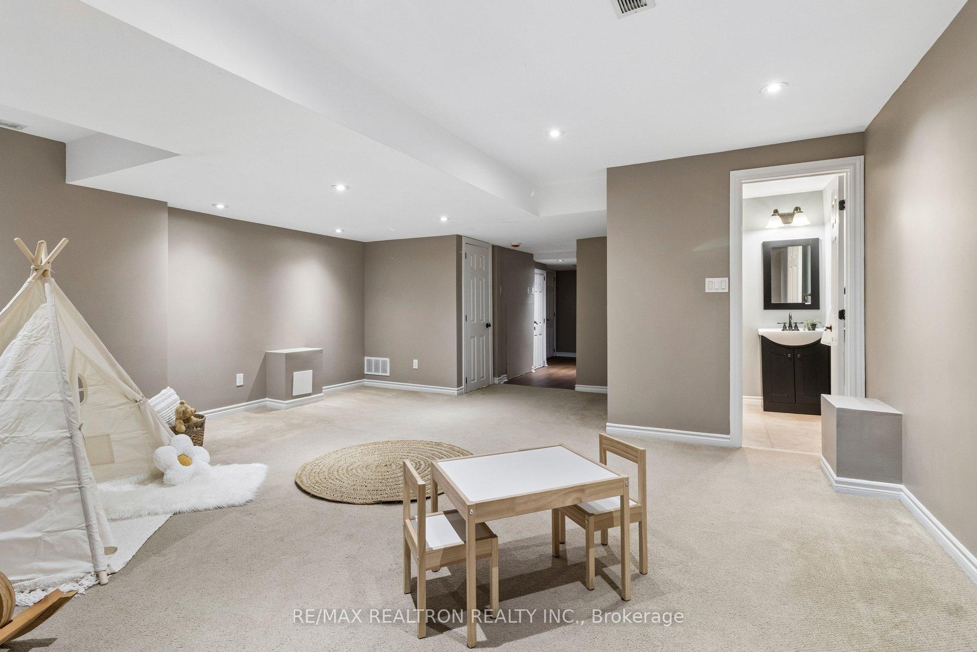 Photo 41 of 37 Bullock Drive, Markham, Markham Village — HOMEH