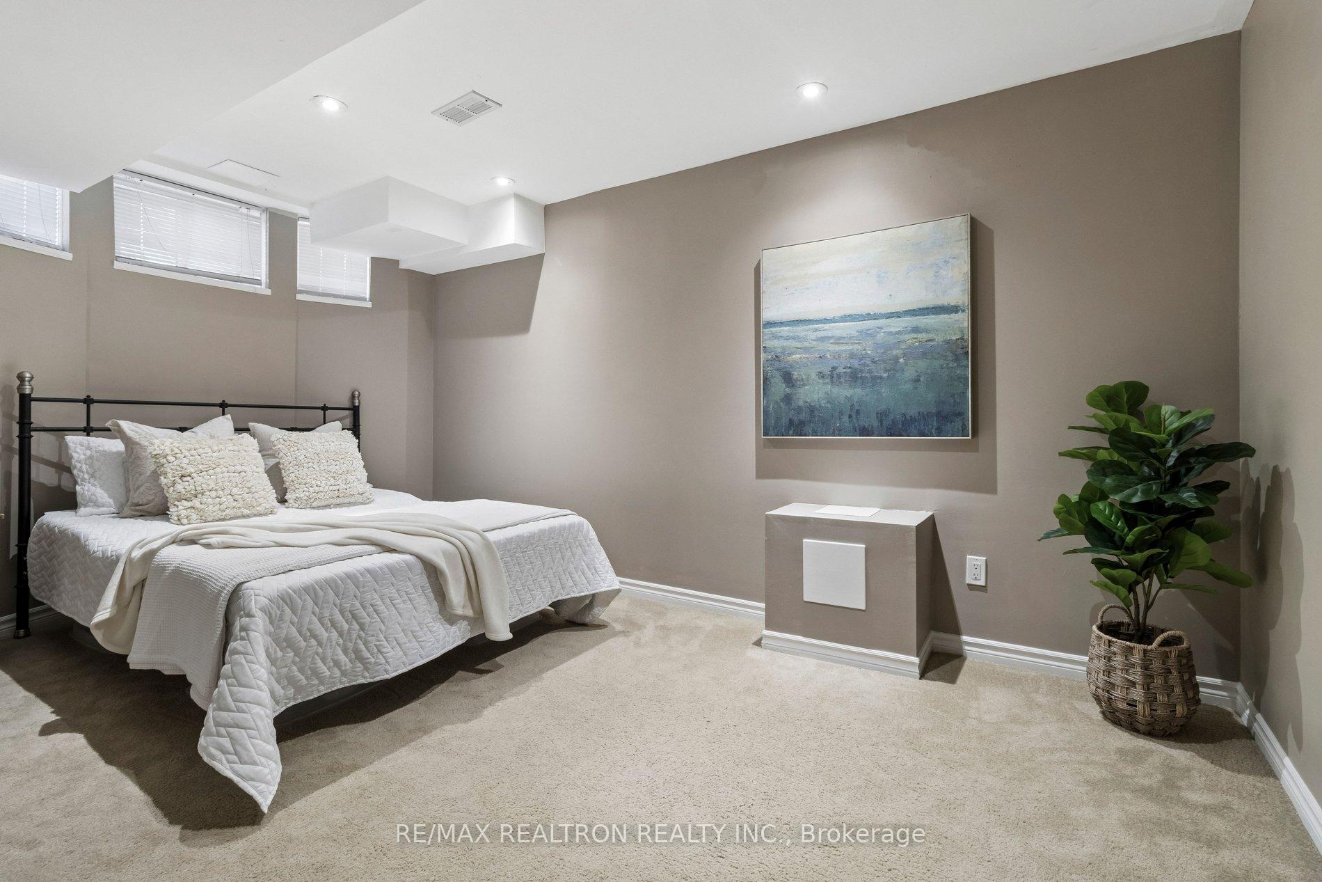 Photo 43 of 37 Bullock Drive, Markham, Markham Village — HOMEH