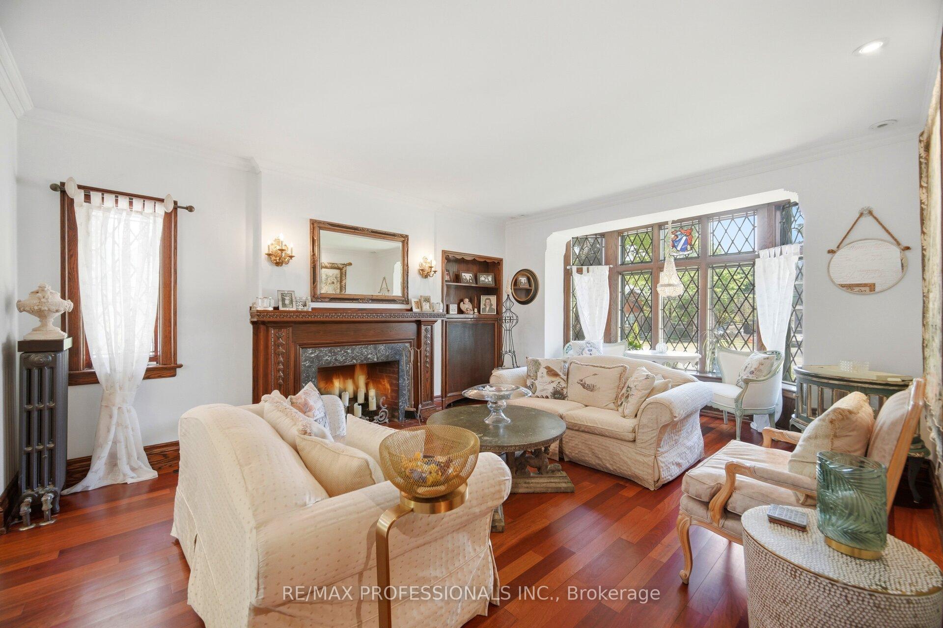 Photo 6 of 1114 Kipling Avenue, Etobicoke, Islington-City Centre West — HOMEH
