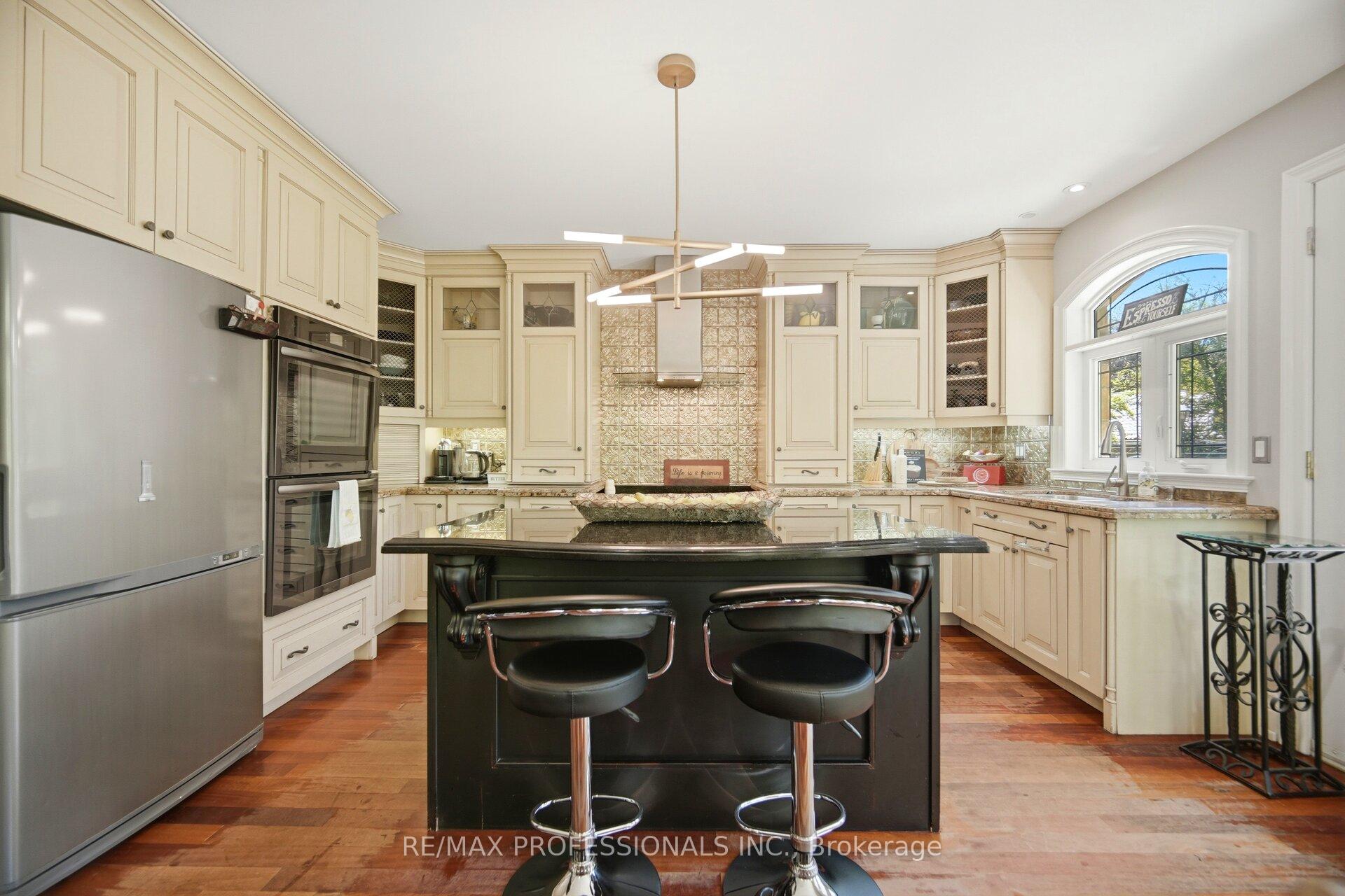 Photo 13 of 1114 Kipling Avenue, Etobicoke, Islington-City Centre West — HOMEH