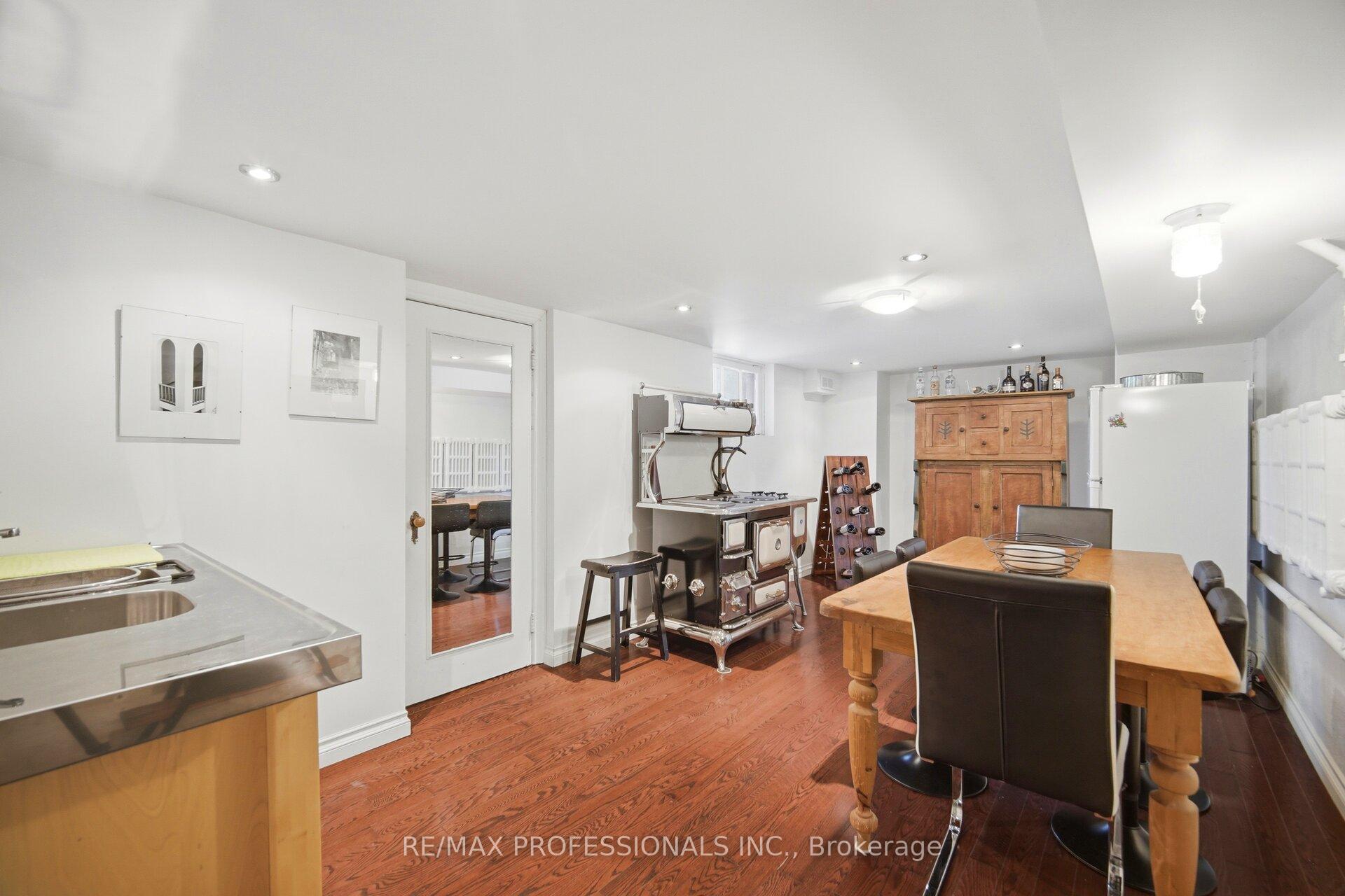 Photo 35 of 1114 Kipling Avenue, Etobicoke, Islington-City Centre West — HOMEH