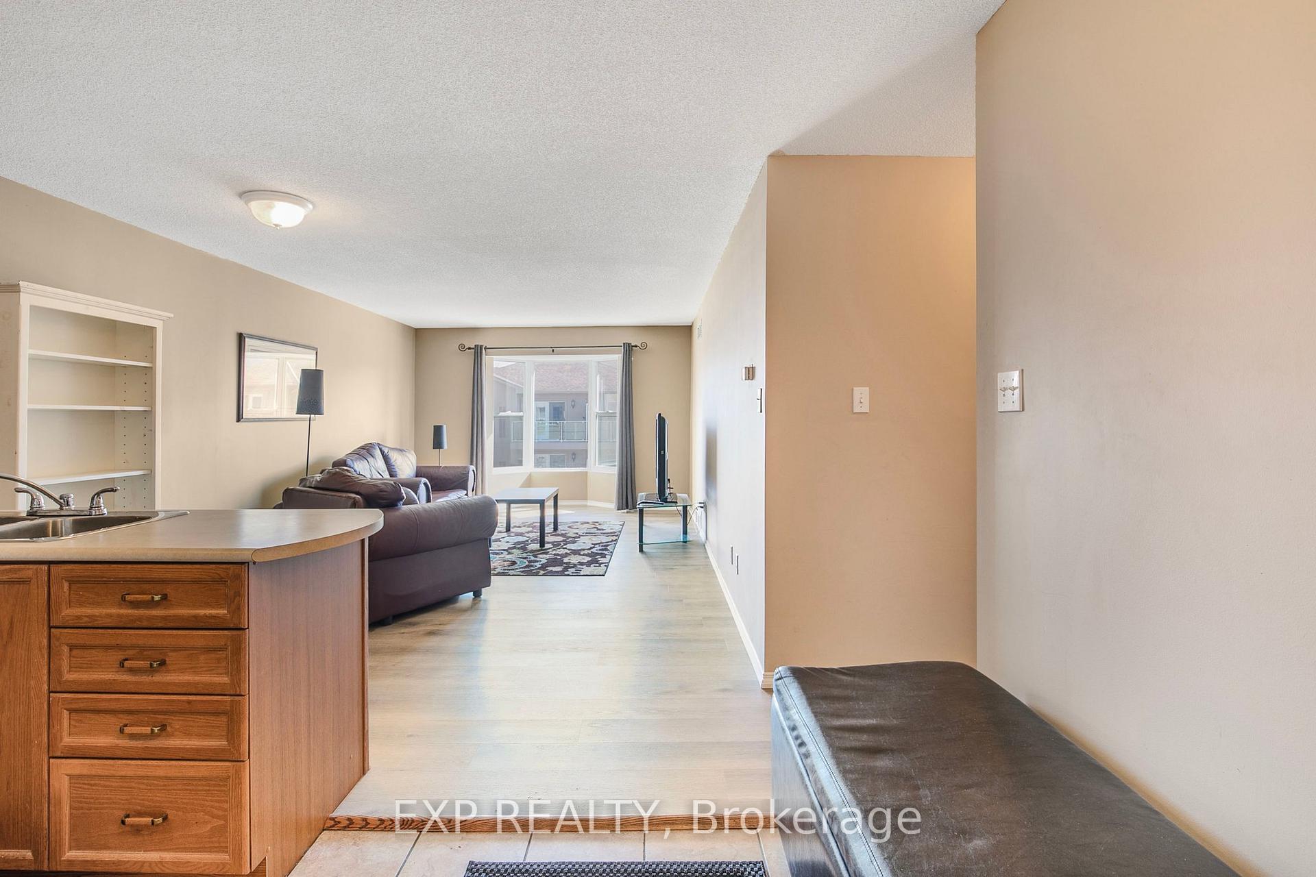 Photo 6 of Unit 303, 107 Bond Street, Orillia — HOMEH