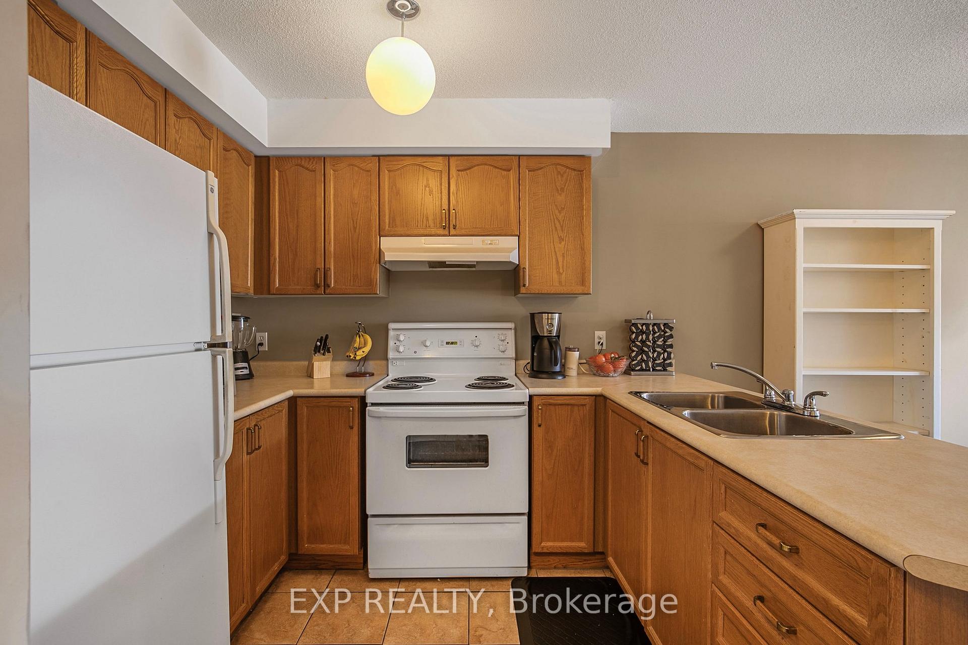 Photo 9 of Unit 303, 107 Bond Street, Orillia — HOMEH