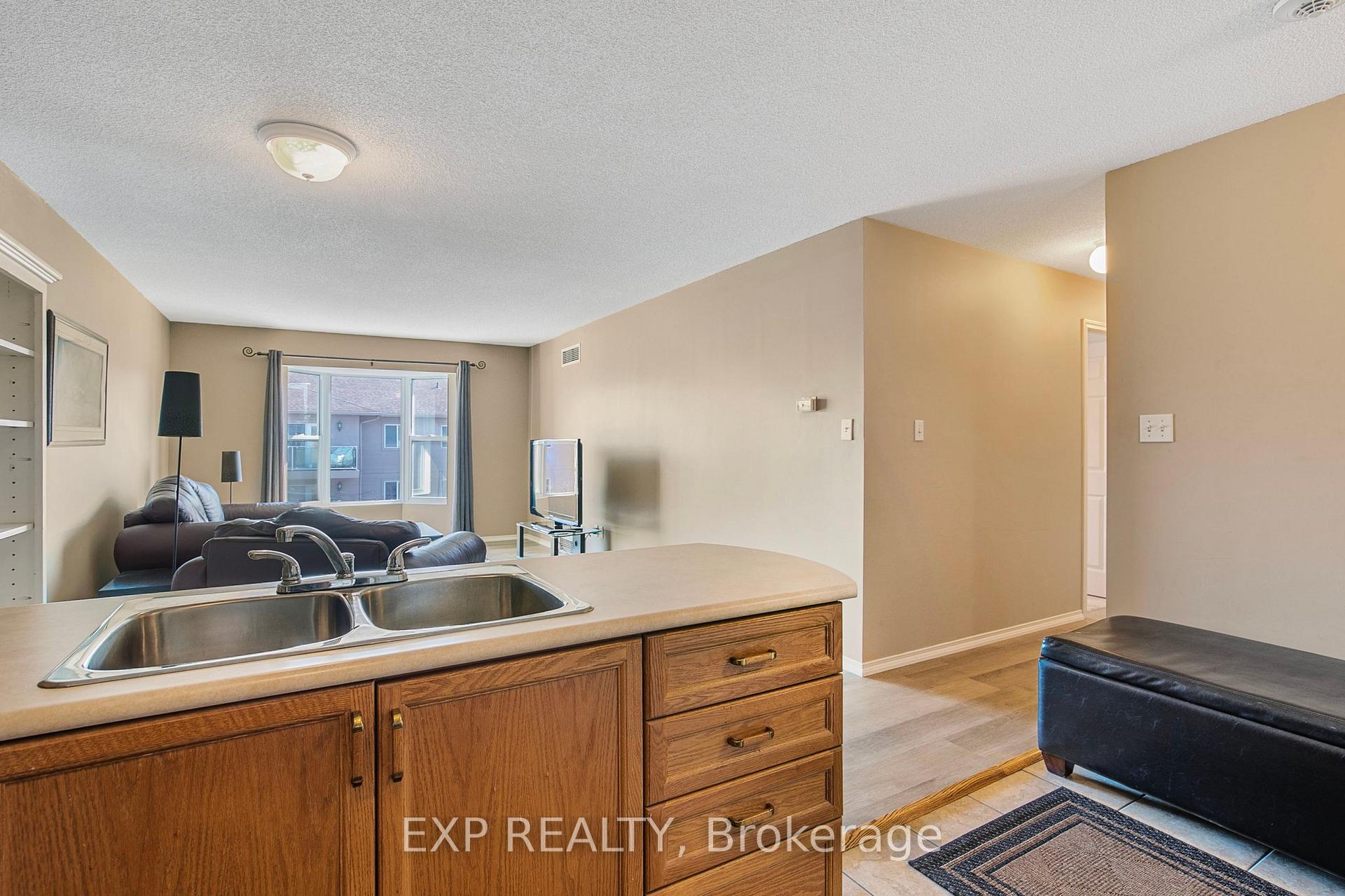 Photo 10 of Unit 303, 107 Bond Street, Orillia — HOMEH