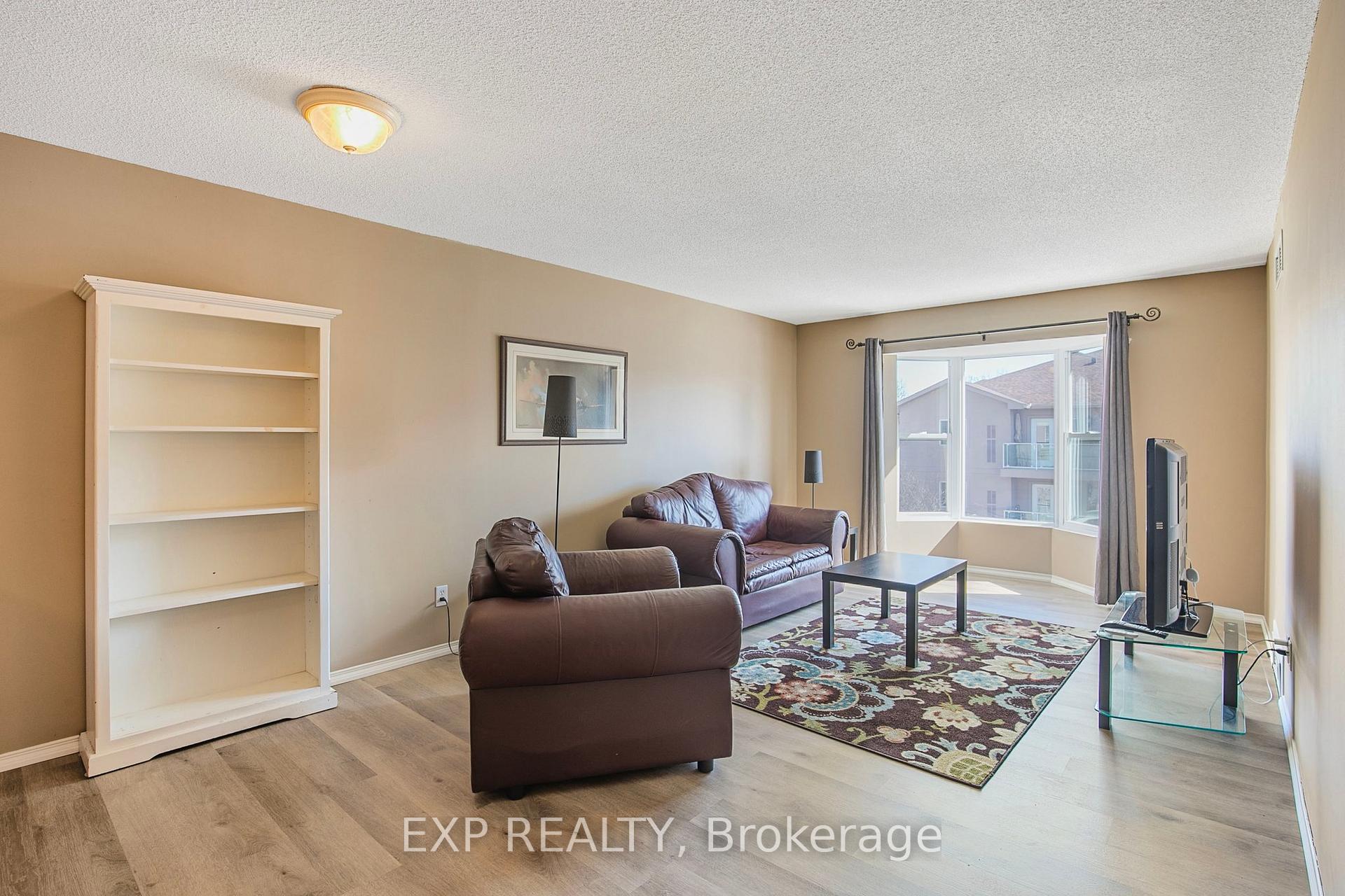 Photo 11 of Unit 303, 107 Bond Street, Orillia — HOMEH