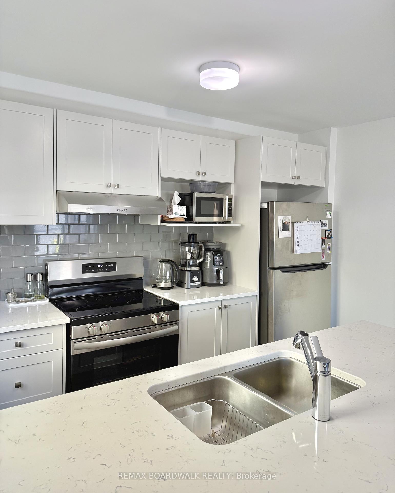 Photo 3 of 2021 Blossite Private, Ottawa, Barrhaven - Stonebridge — HOMEH