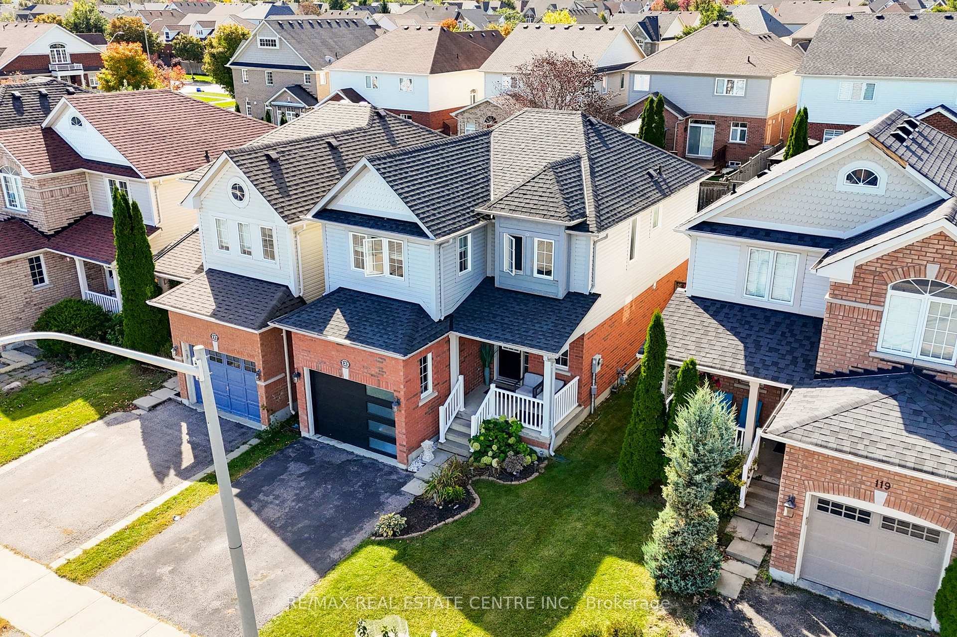 Photo 2 of 123 Lunney Crescent, Clarington, Bowmanville — HOMEH