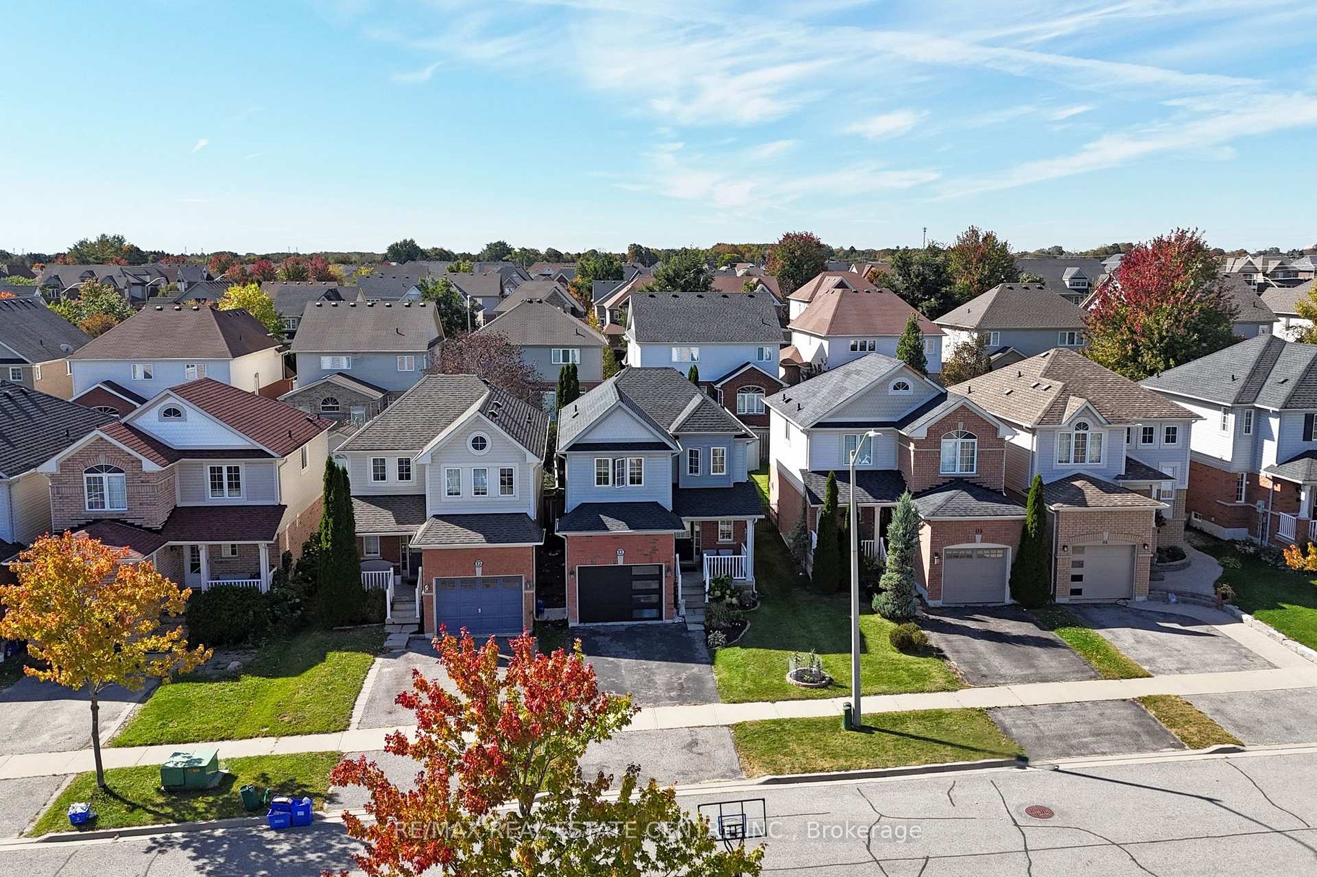 Photo 4 of 123 Lunney Crescent, Clarington, Bowmanville — HOMEH
