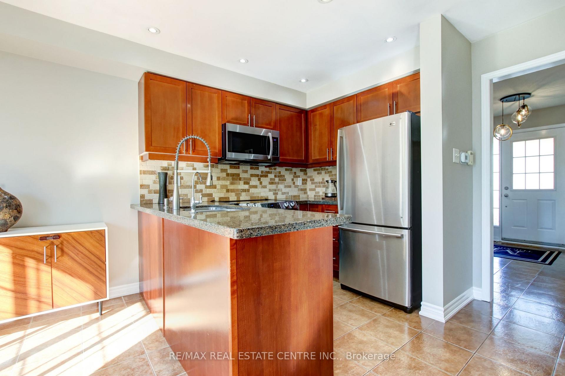 Photo 9 of 123 Lunney Crescent, Clarington, Bowmanville — HOMEH