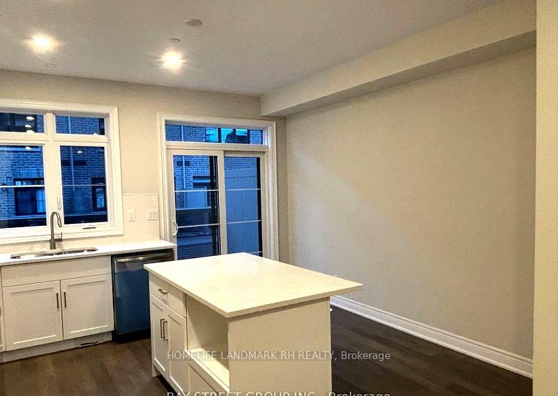 Photo 3 of Unit 18, 250 Melody Common, Oakville, River Oaks — HOMEH